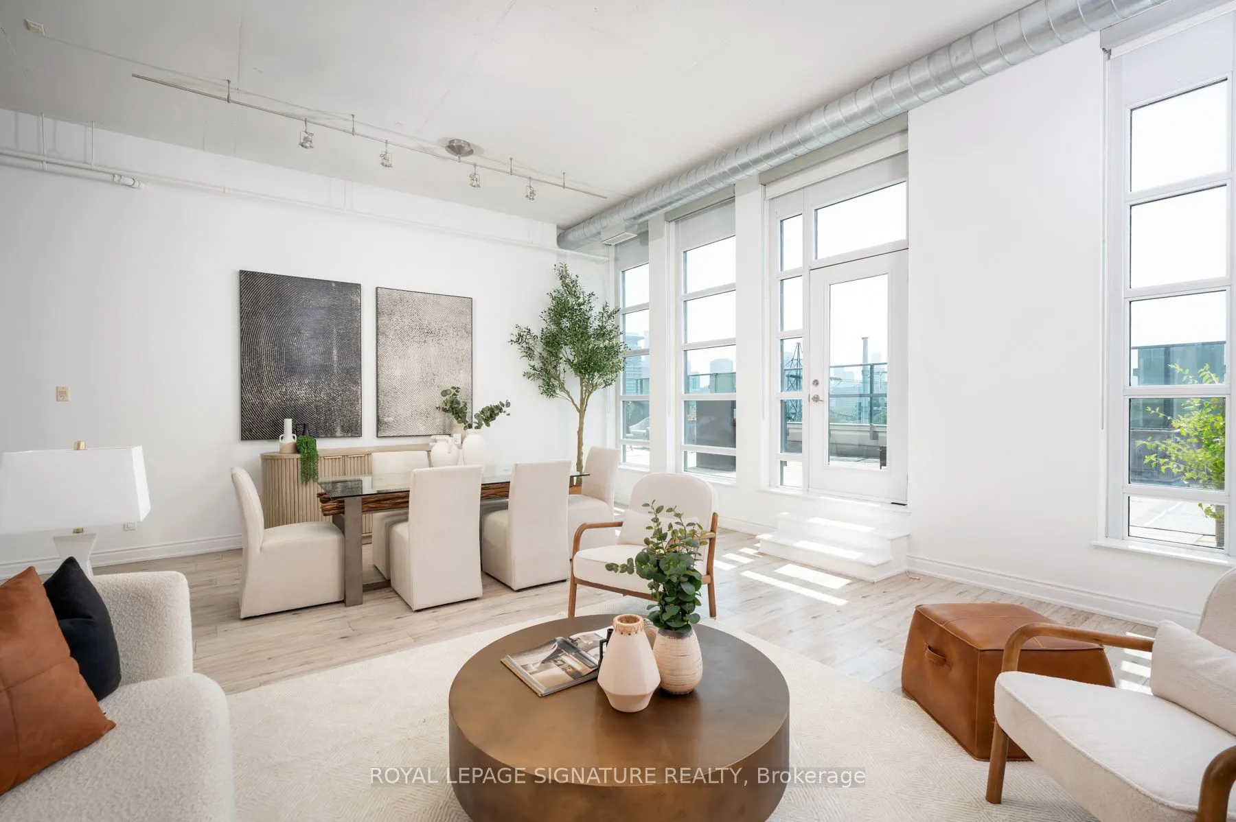 380 Macpherson Avenue, #615