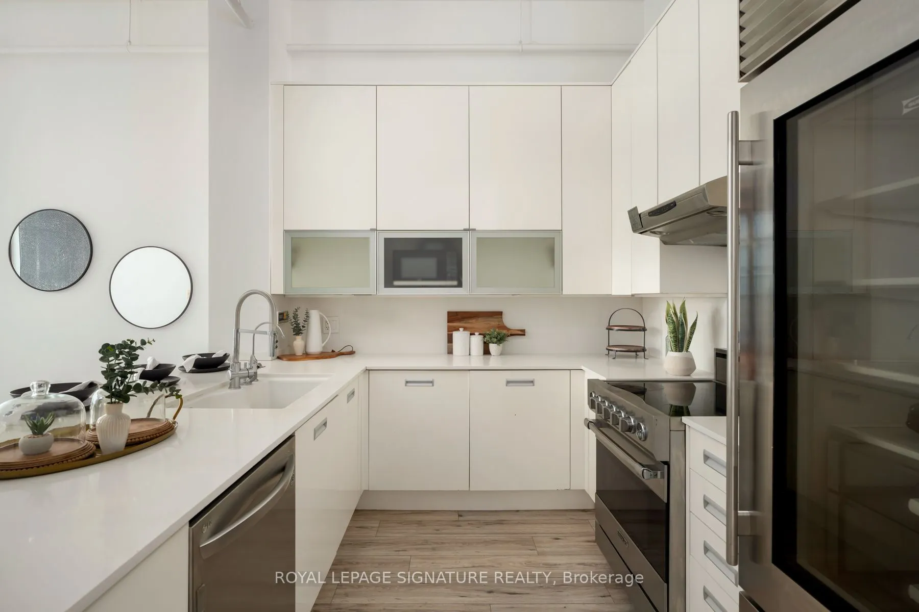 380 Macpherson Avenue, #615