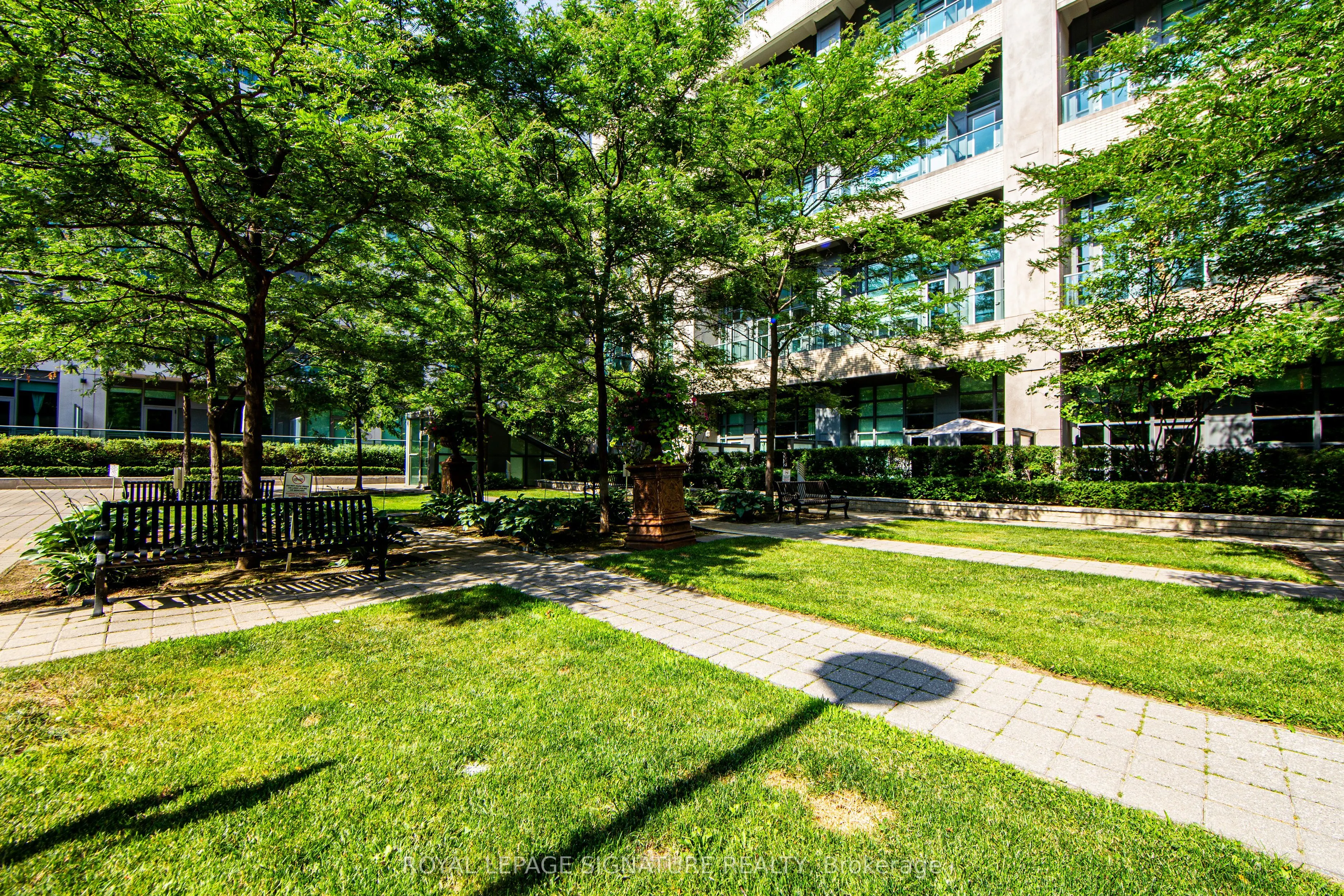 380 Macpherson Avenue, #615