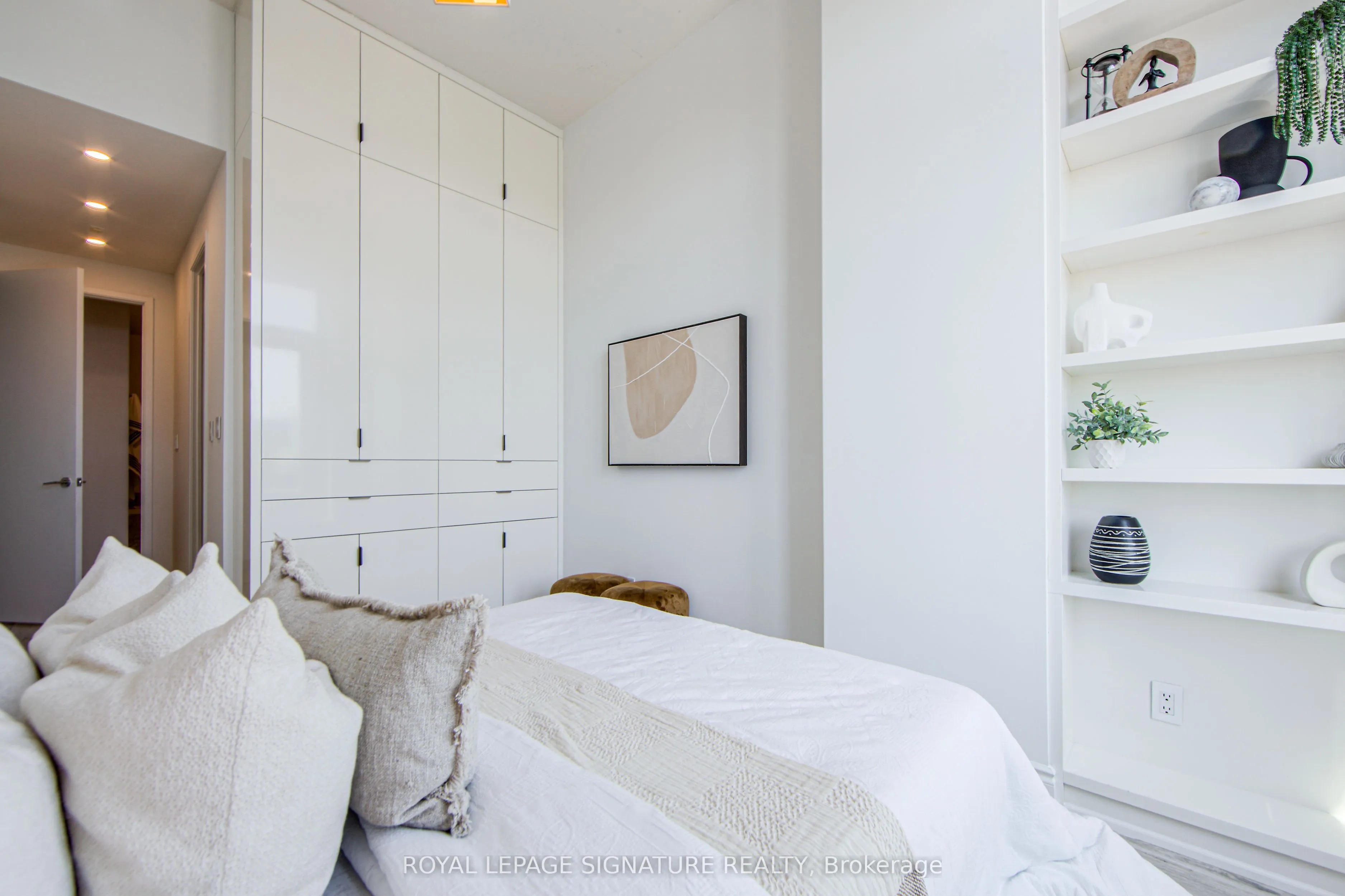 380 Macpherson Avenue, #615