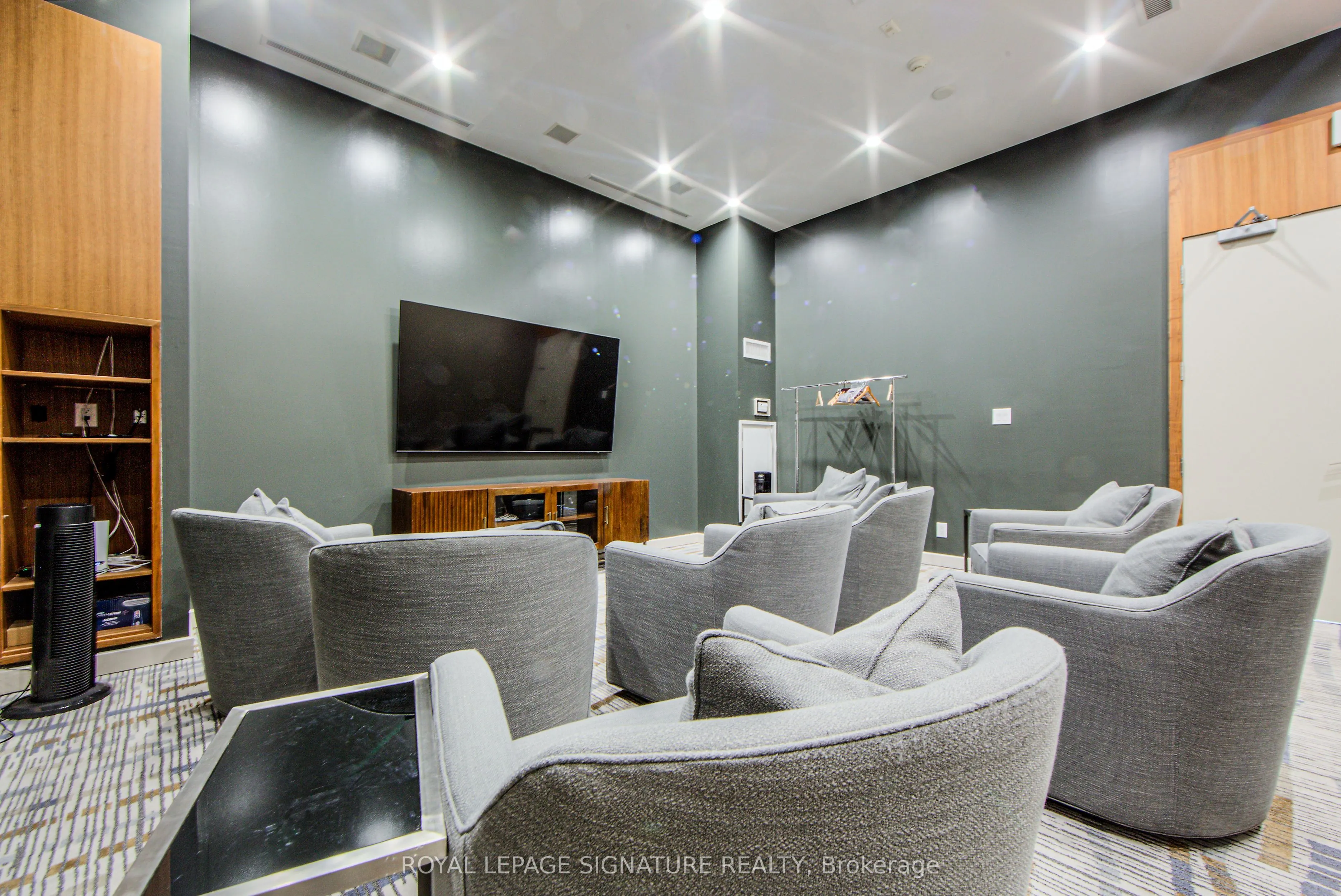 380 Macpherson Avenue, #615