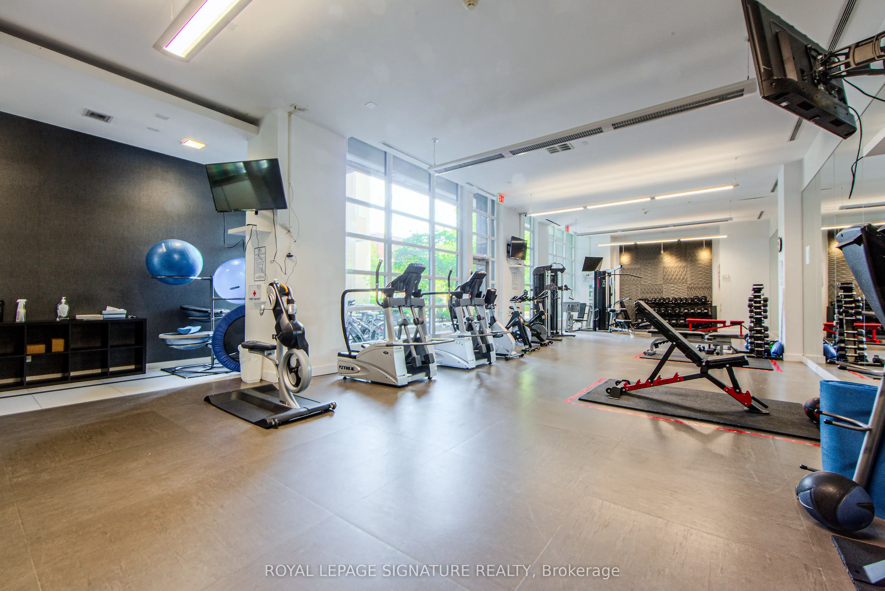 380 Macpherson Avenue, #615