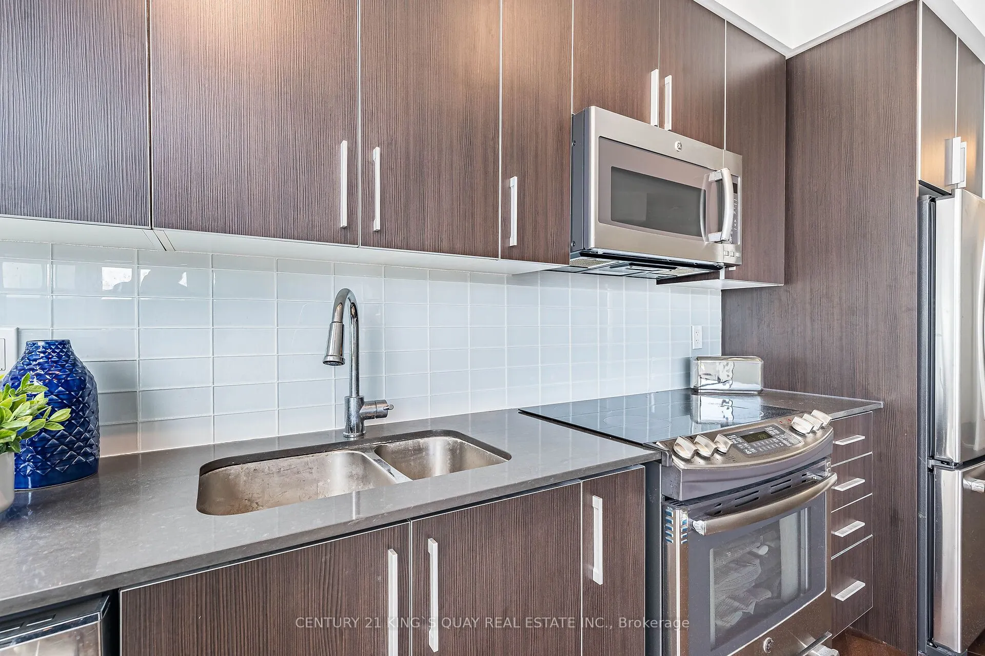 20 Bruyeres Mews, #1012