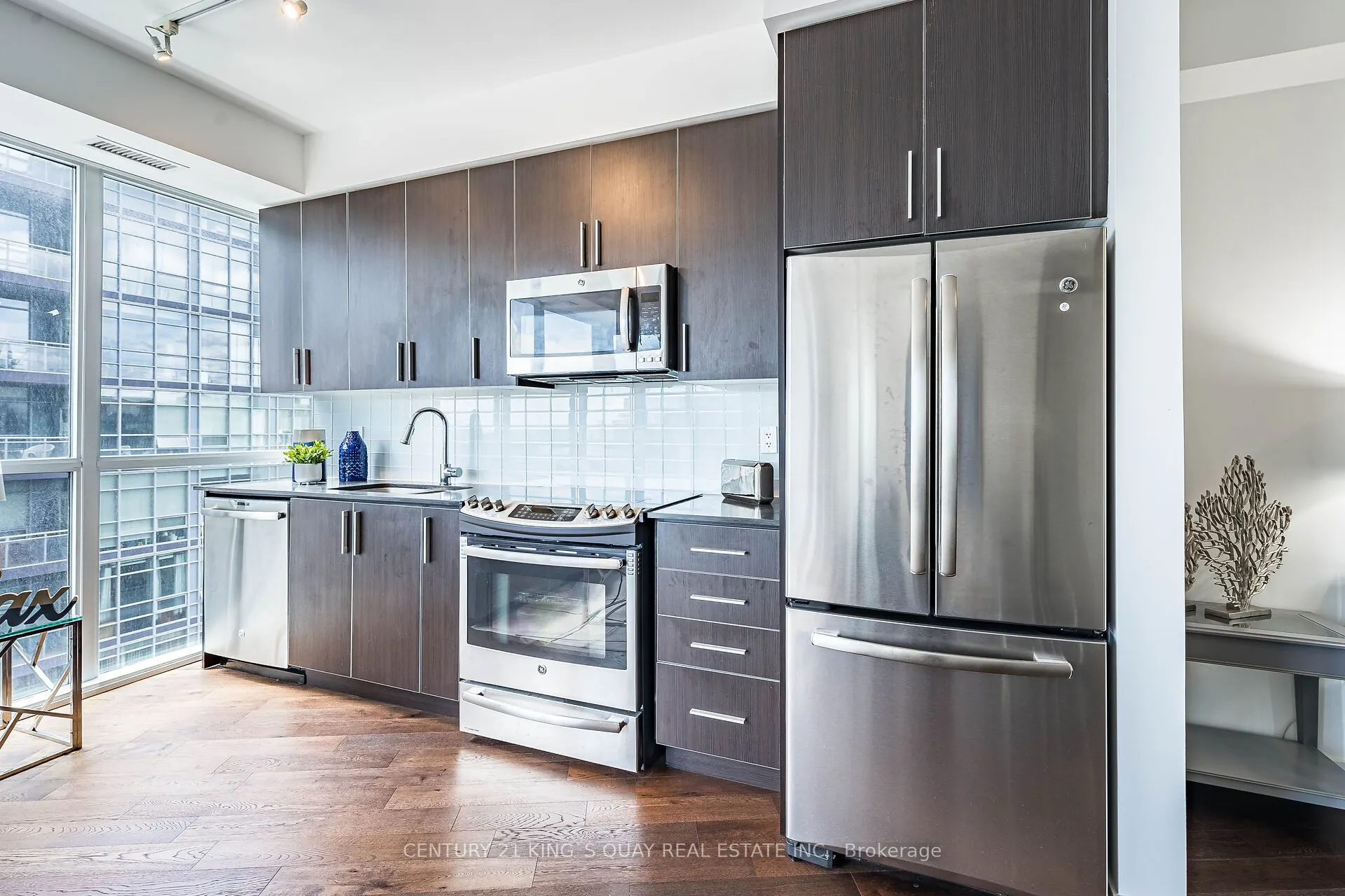 20 Bruyeres Mews, #1012