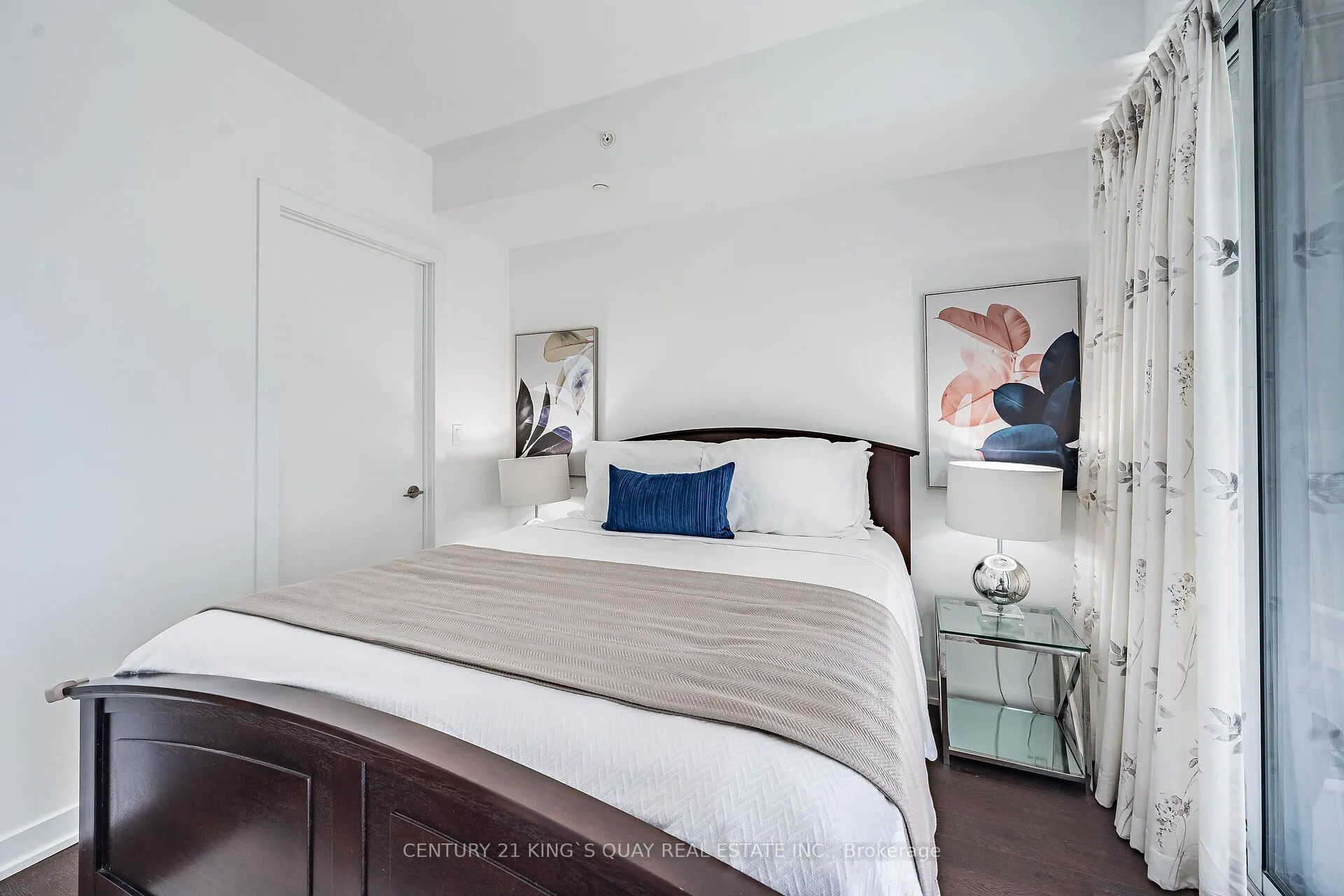 20 Bruyeres Mews, #1012