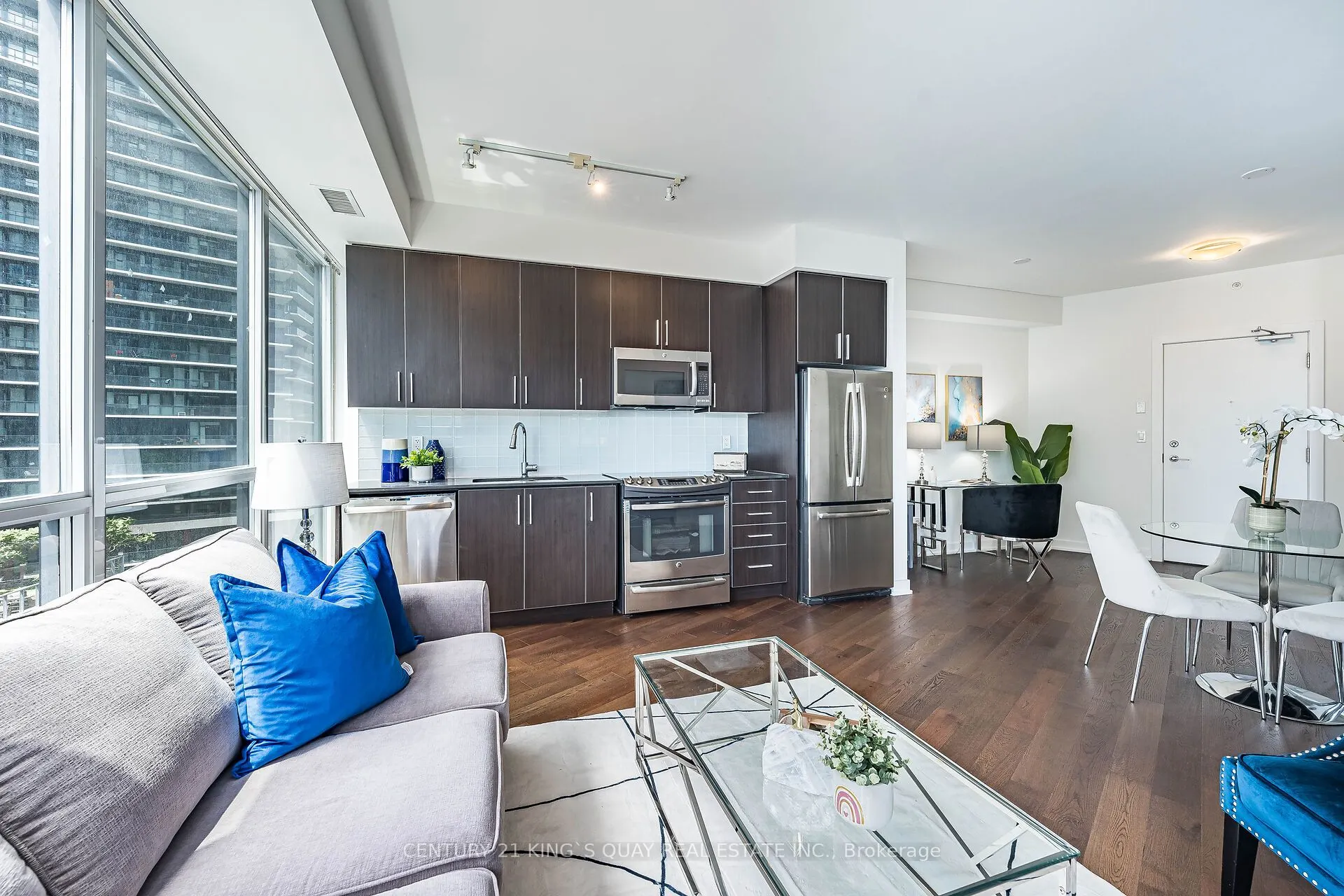 20 Bruyeres Mews, #1012