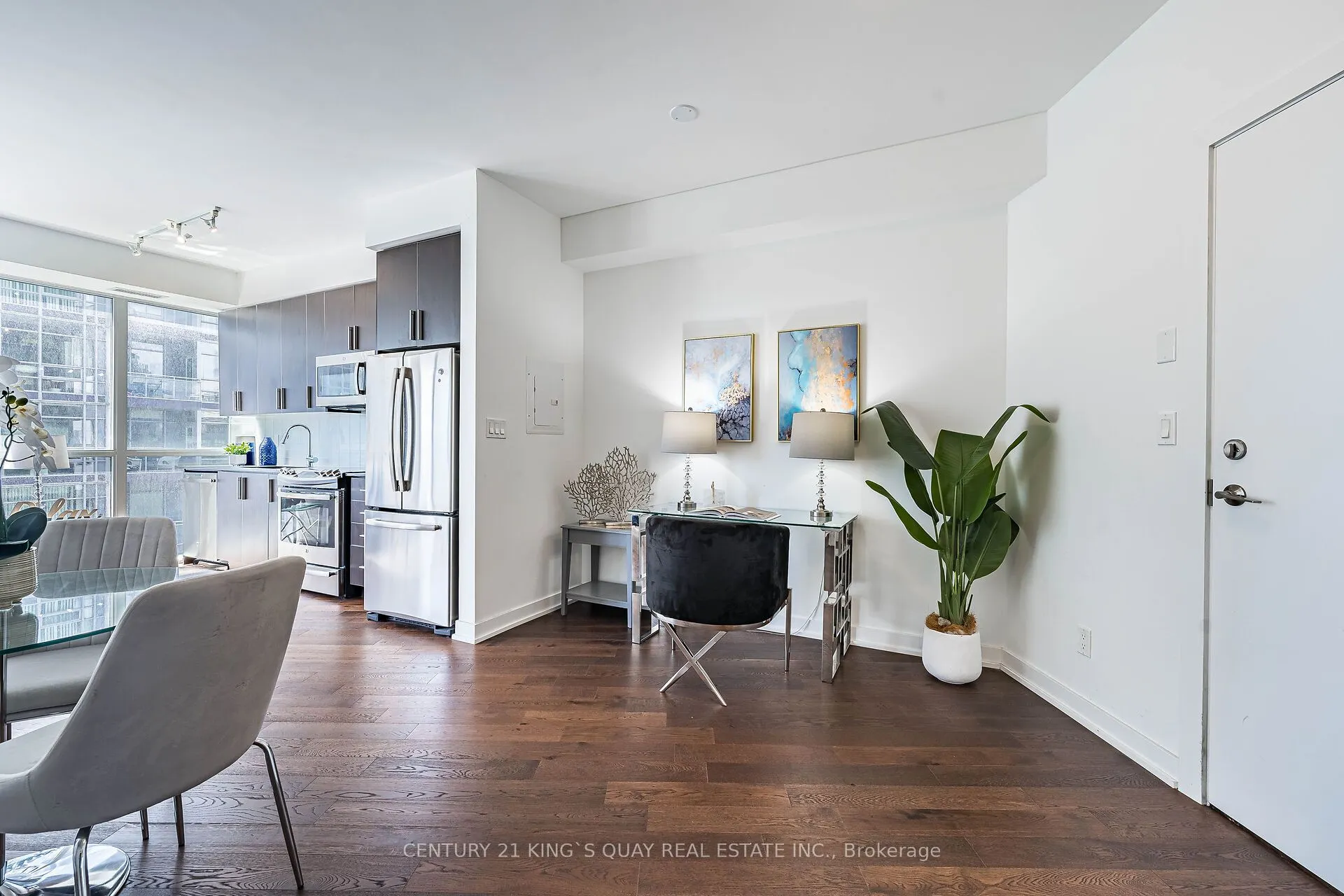 20 Bruyeres Mews, #1012