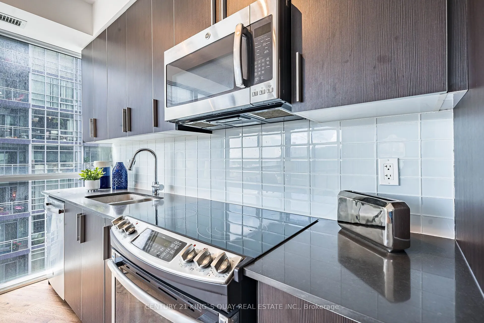 20 Bruyeres Mews, #1012