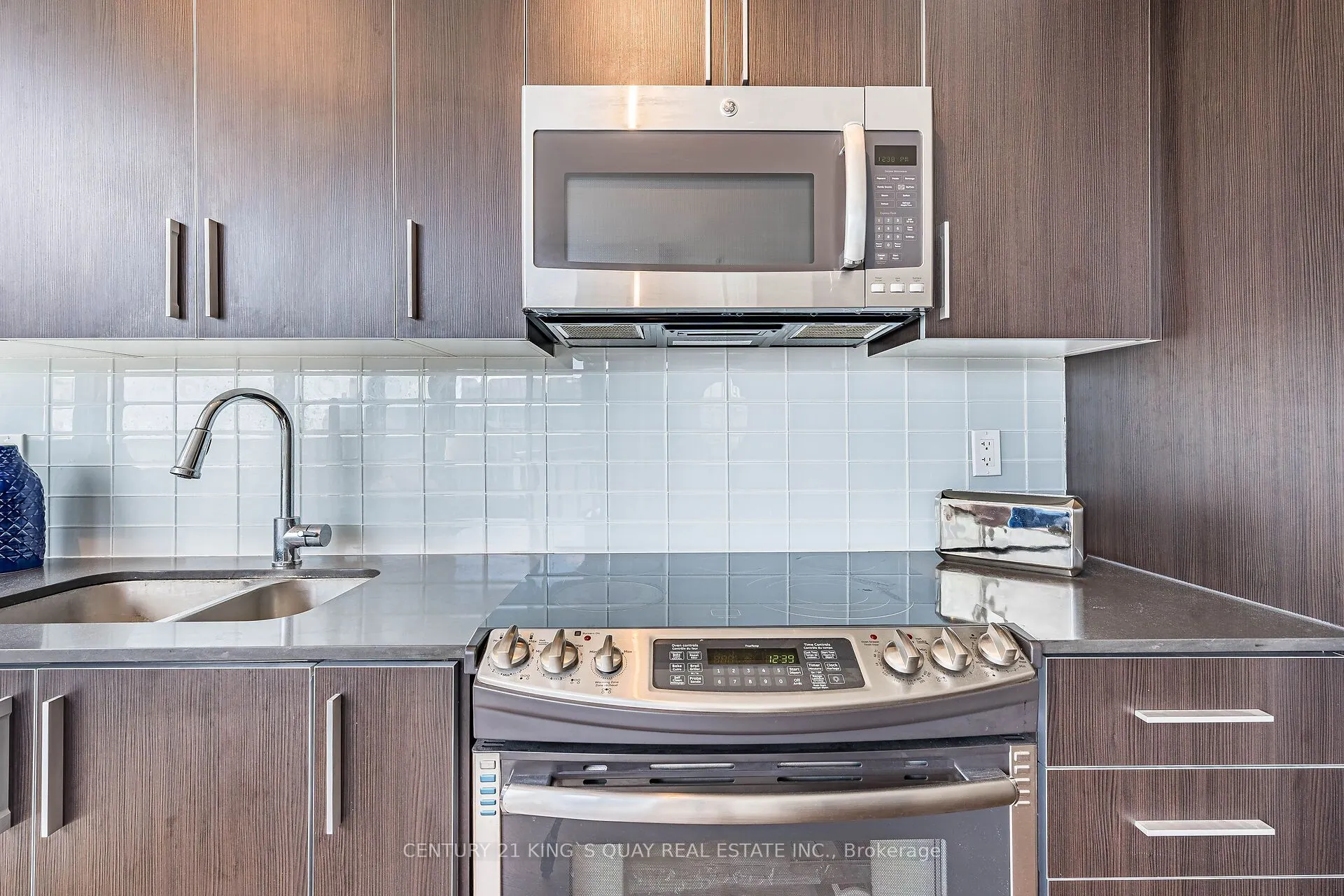 20 Bruyeres Mews, #1012