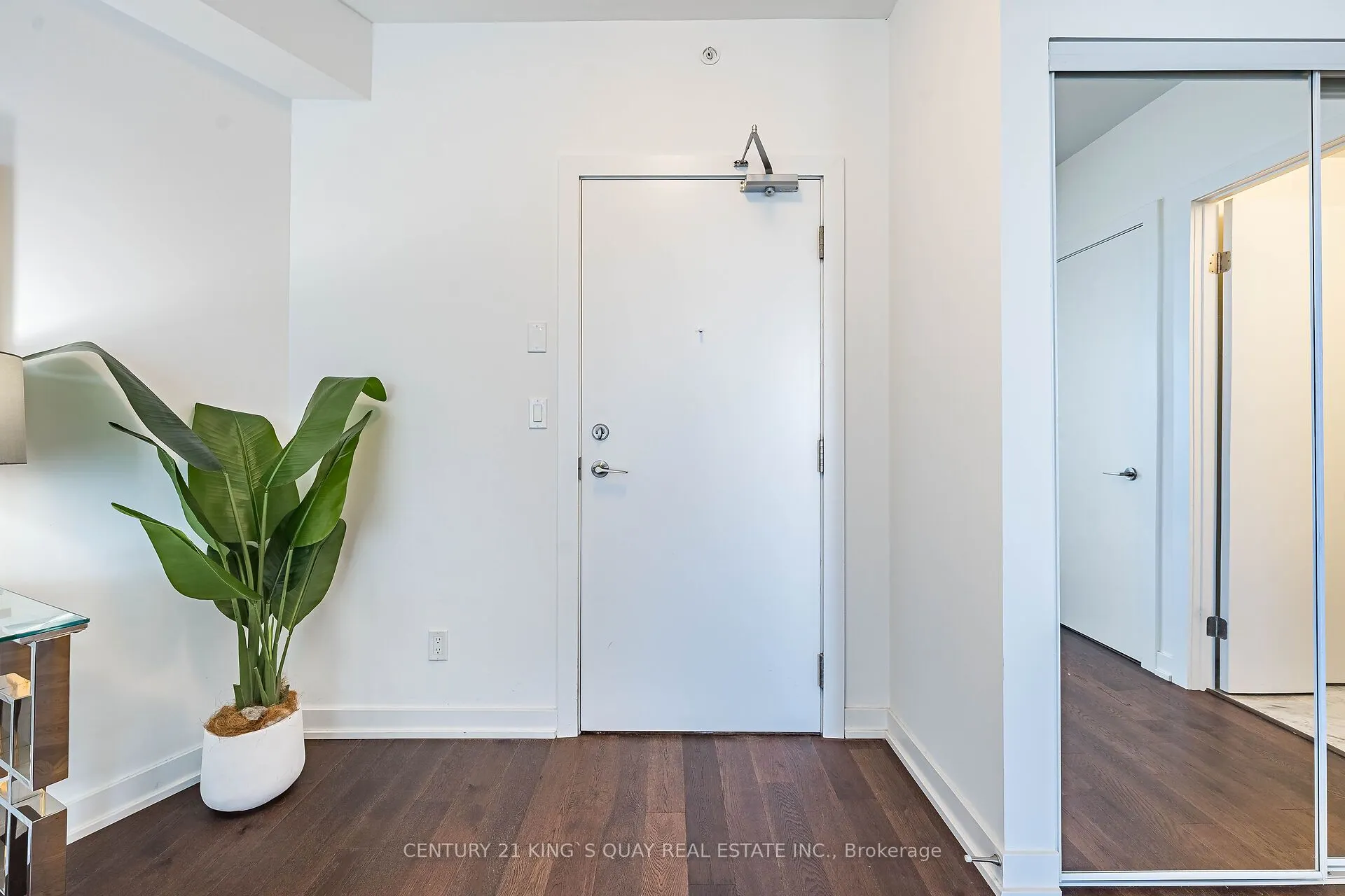 20 Bruyeres Mews, #1012