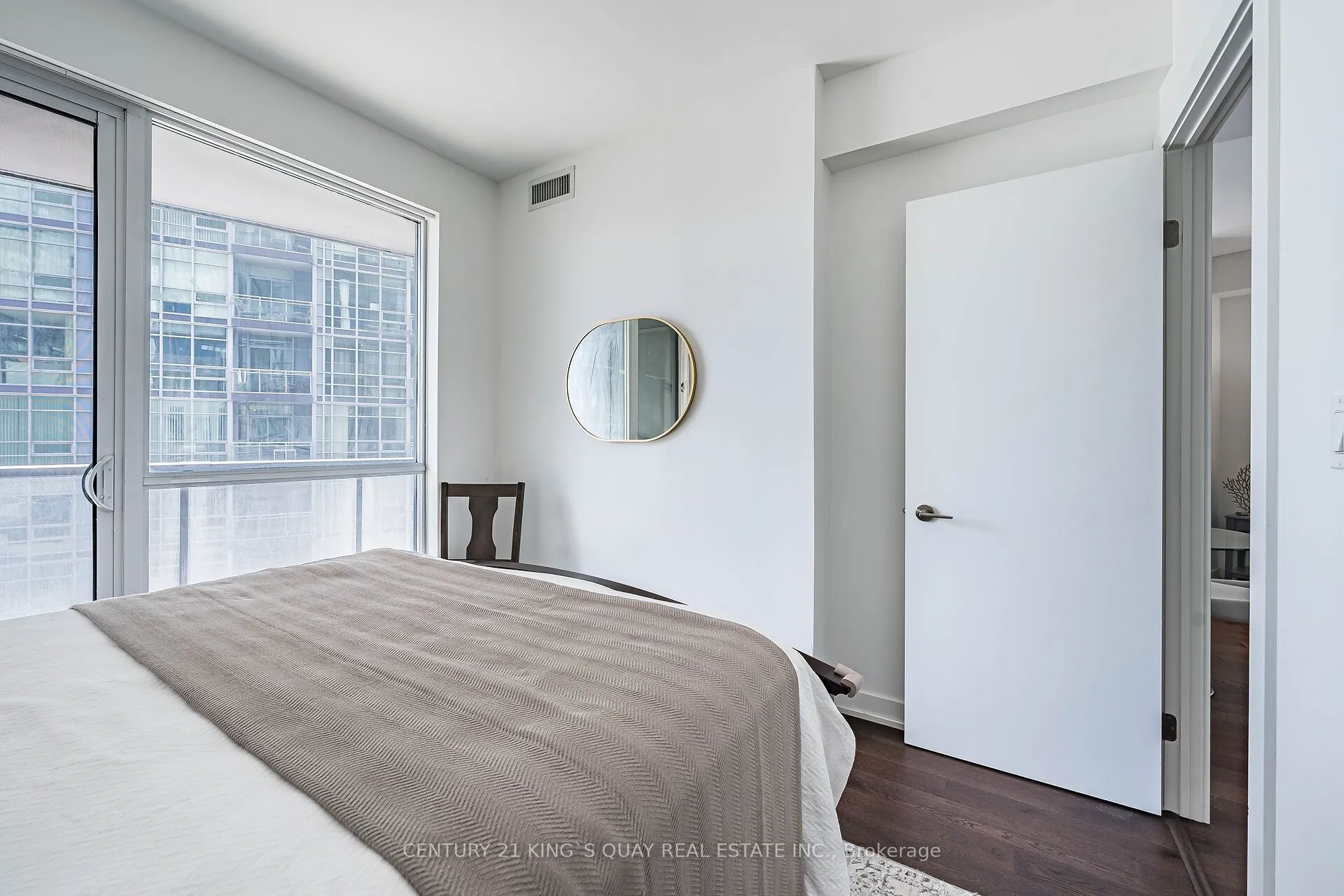 20 Bruyeres Mews, #1012