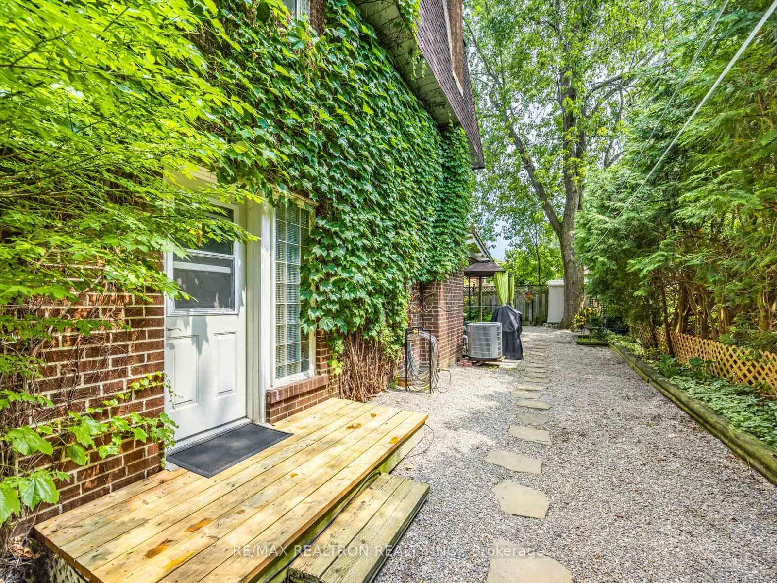 171 Sexton Crescent