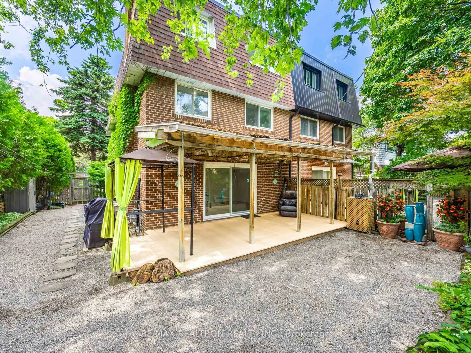 171 Sexton Crescent