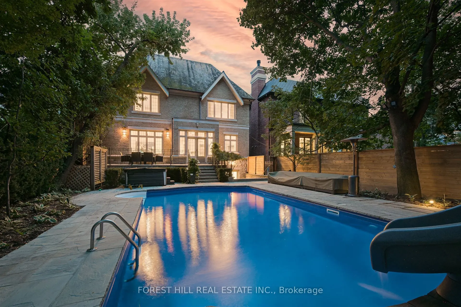 8 Hillholm Road