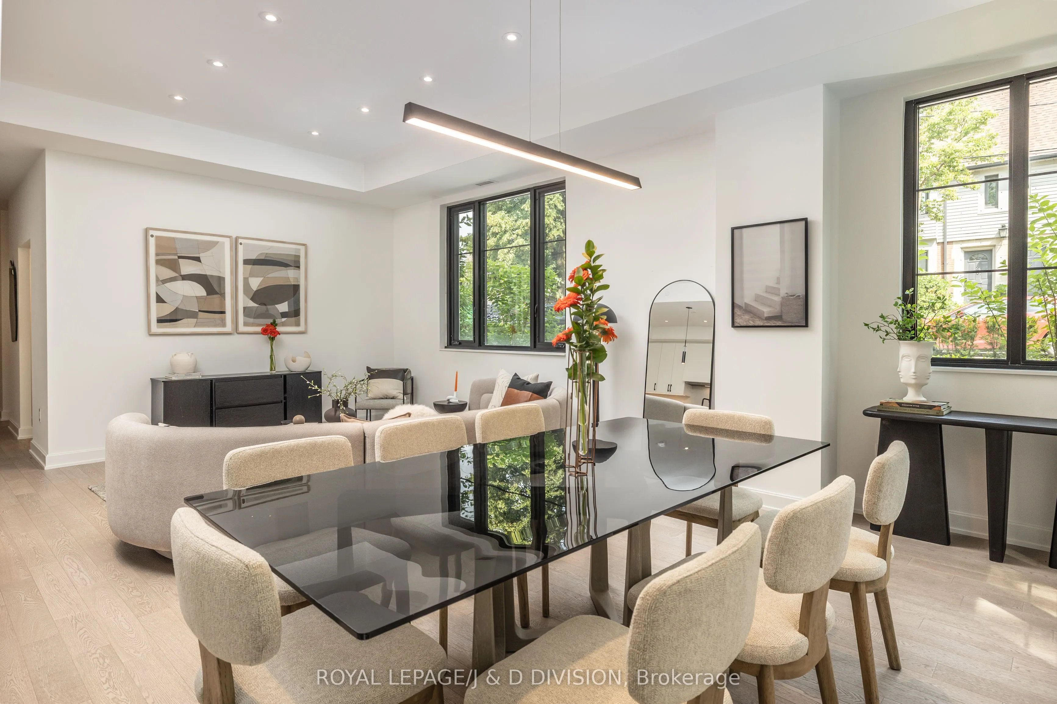 1 Strathgowan Avenue, #TH4