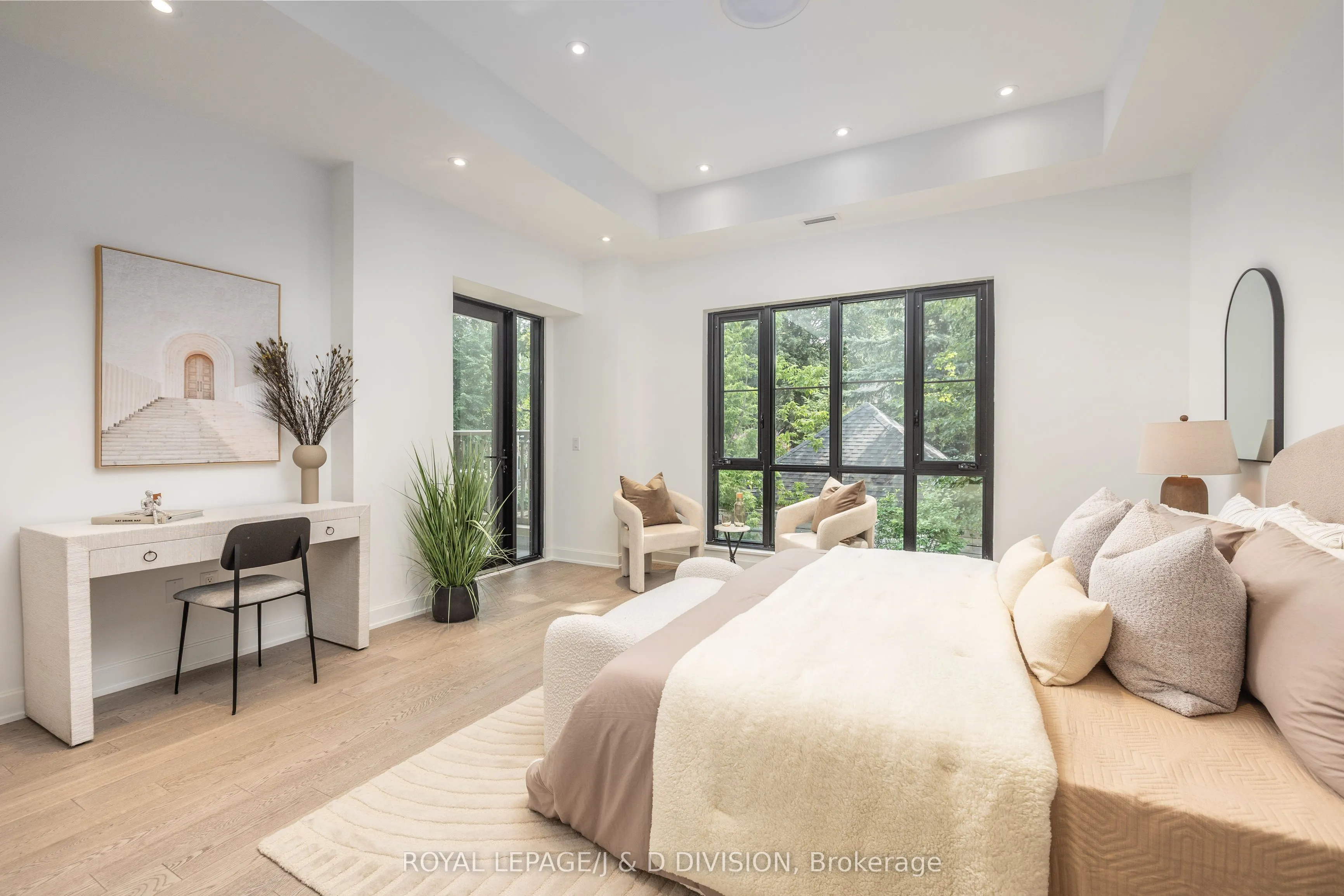 1 Strathgowan Avenue, #TH4