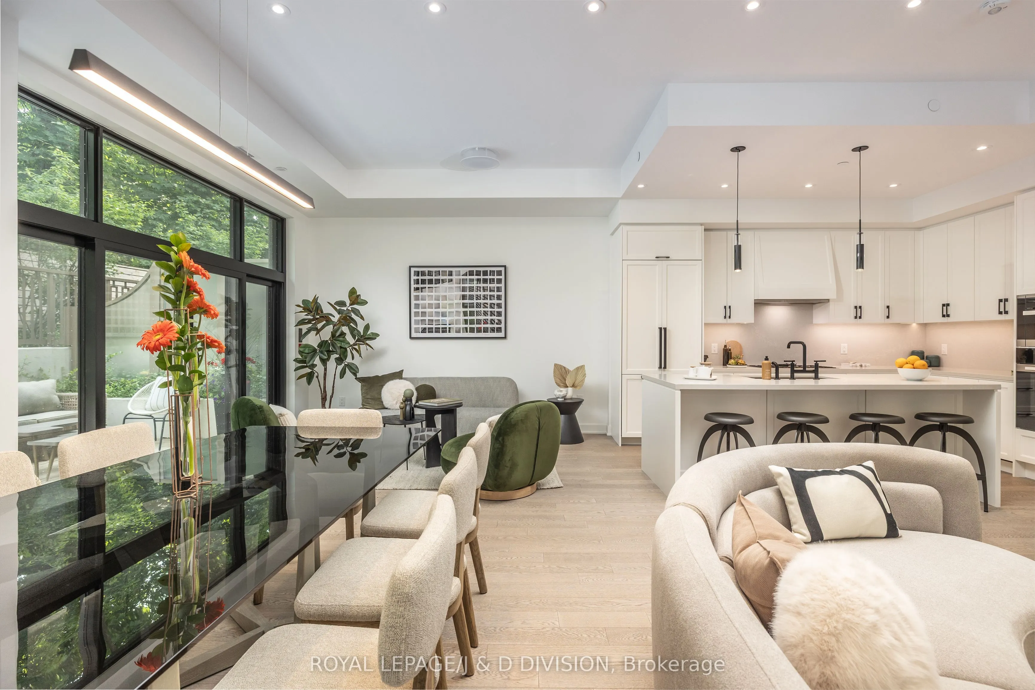 1 Strathgowan Avenue, #TH4