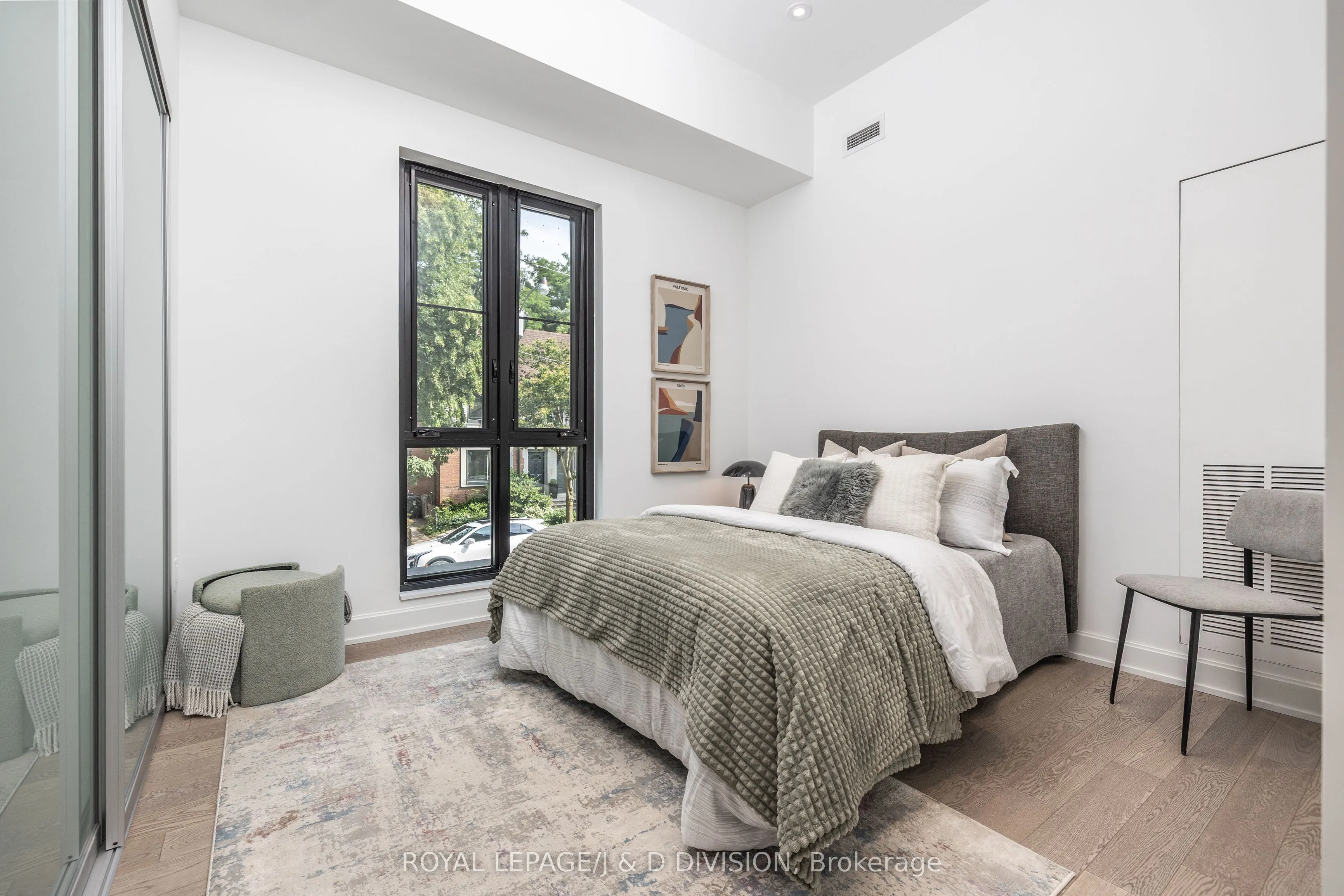 1 Strathgowan Avenue, #TH4