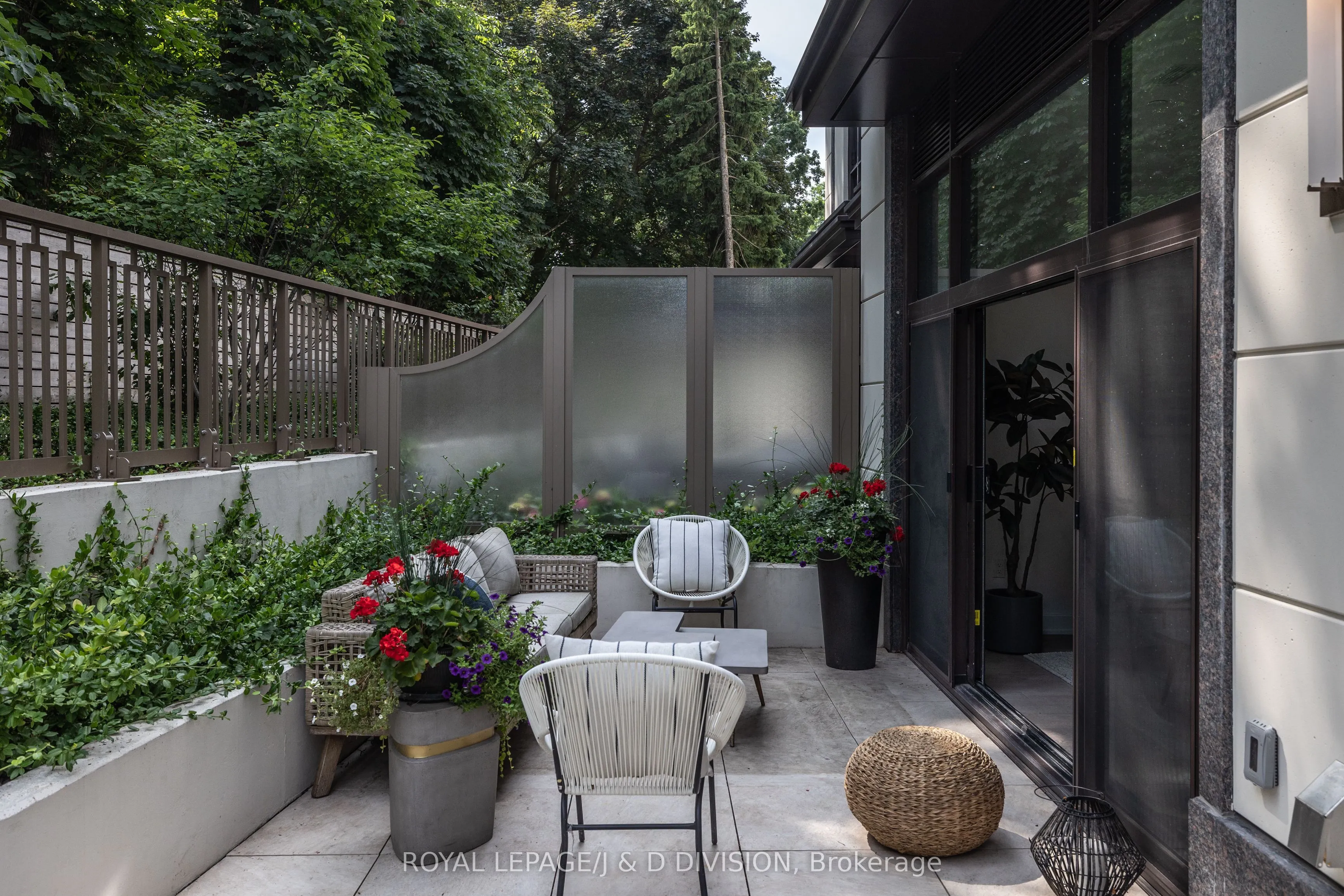 1 Strathgowan Avenue, #TH4