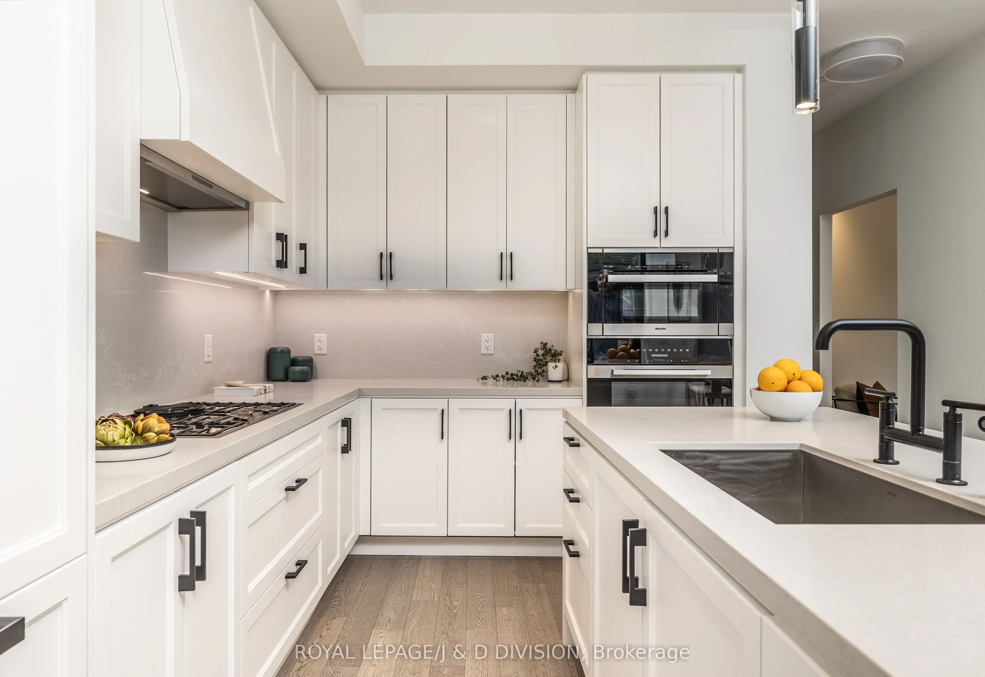1 Strathgowan Avenue, #TH4