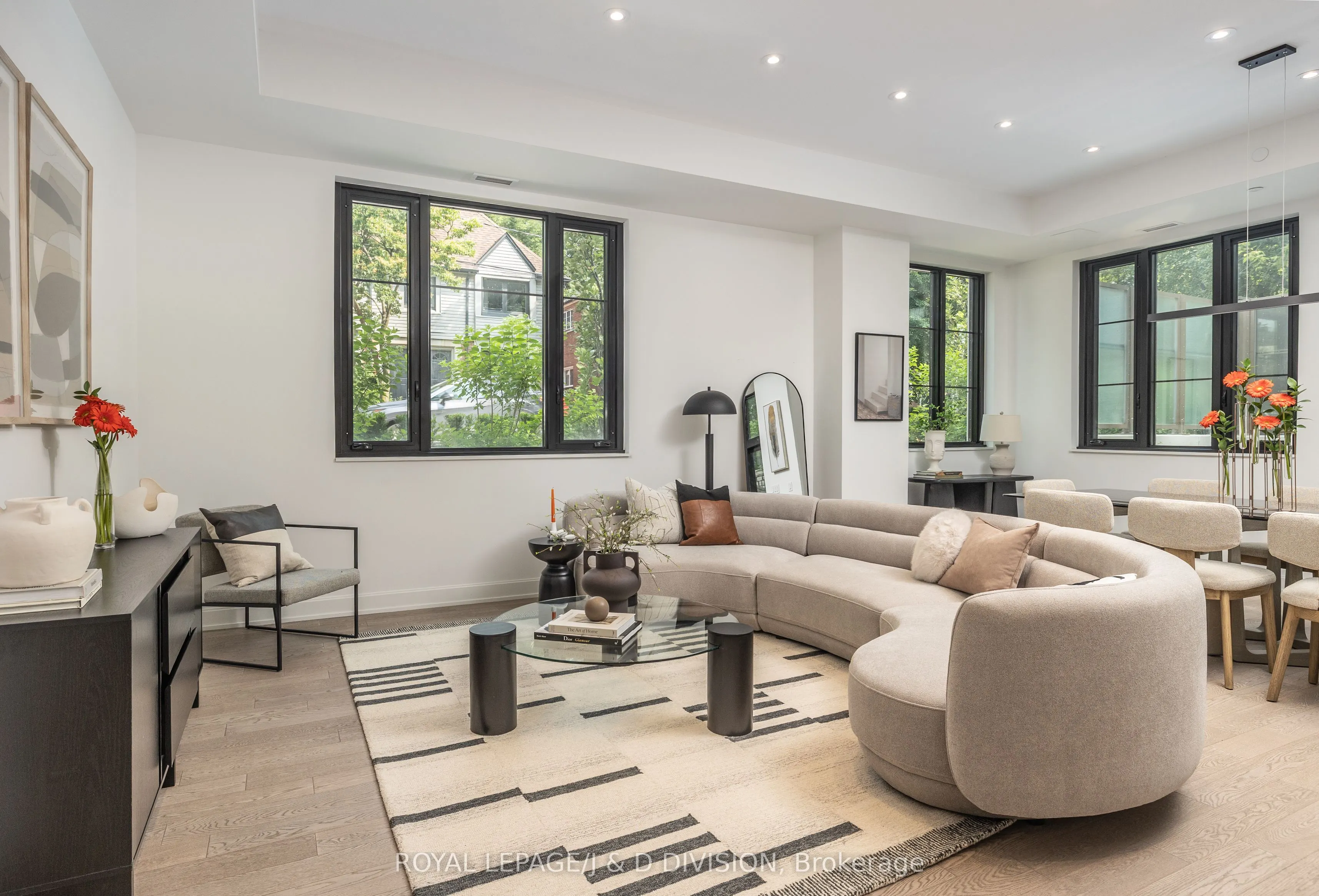 1 Strathgowan Avenue, #TH4