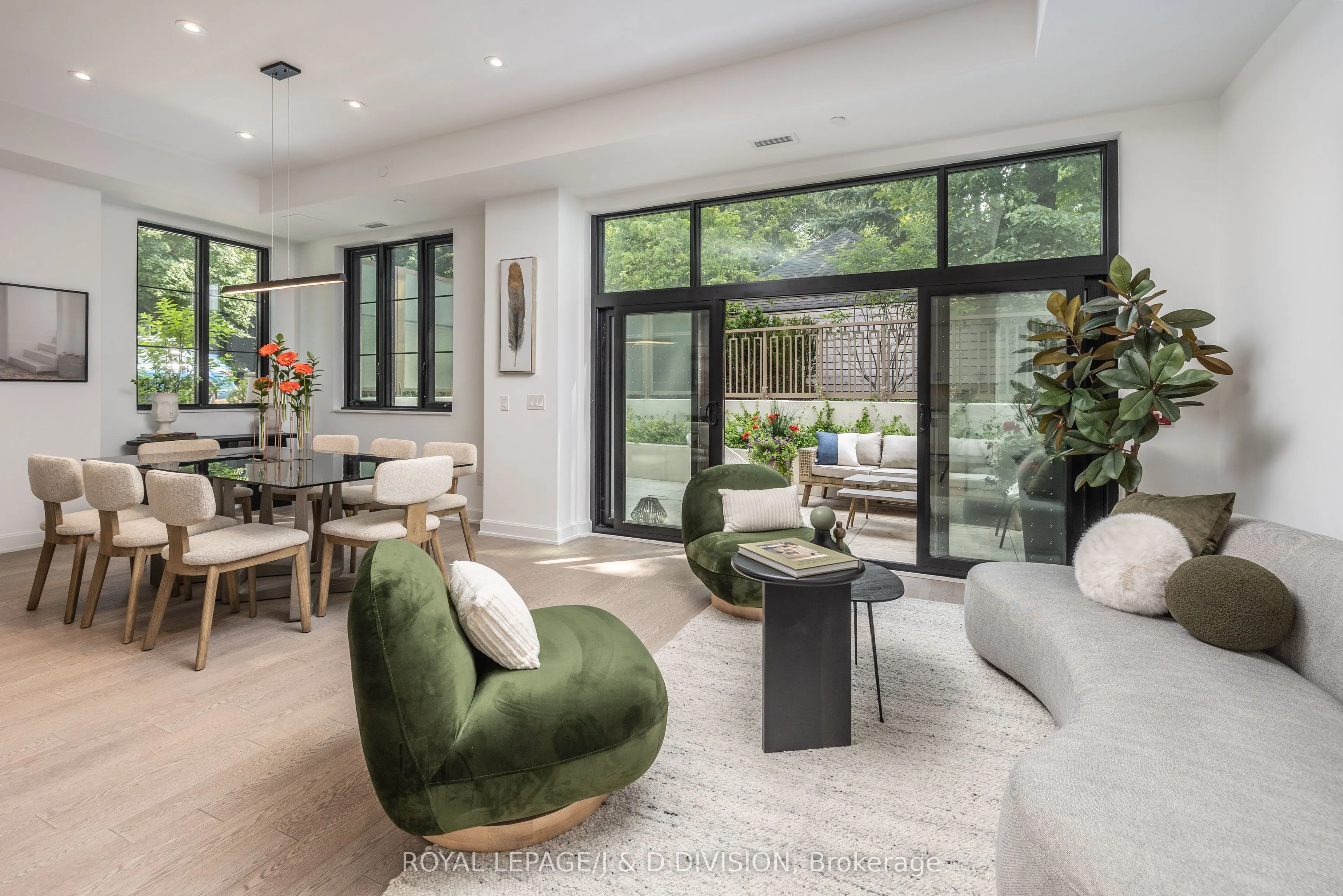 1 Strathgowan Avenue, #TH4