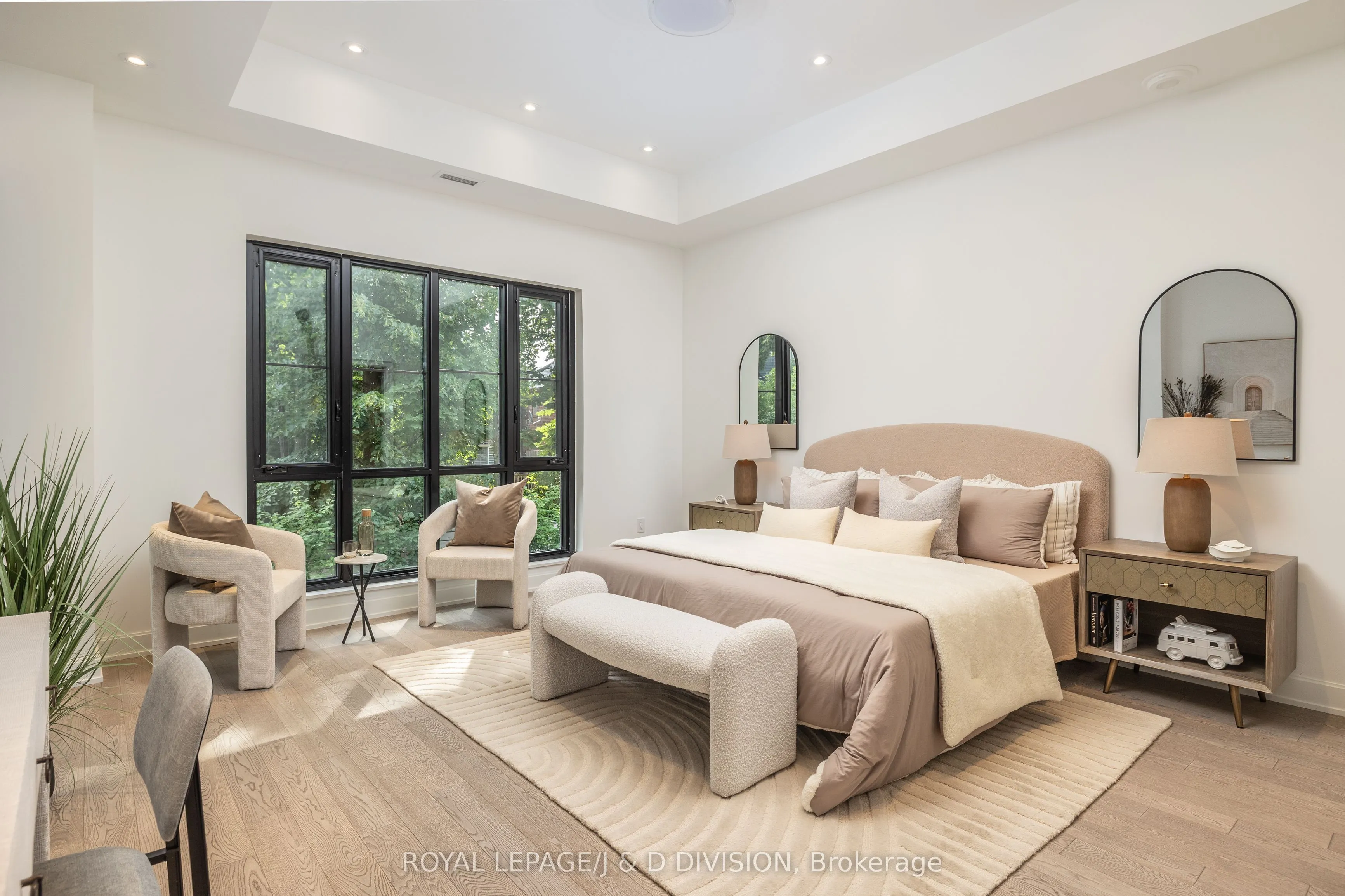 1 Strathgowan Avenue, #TH4