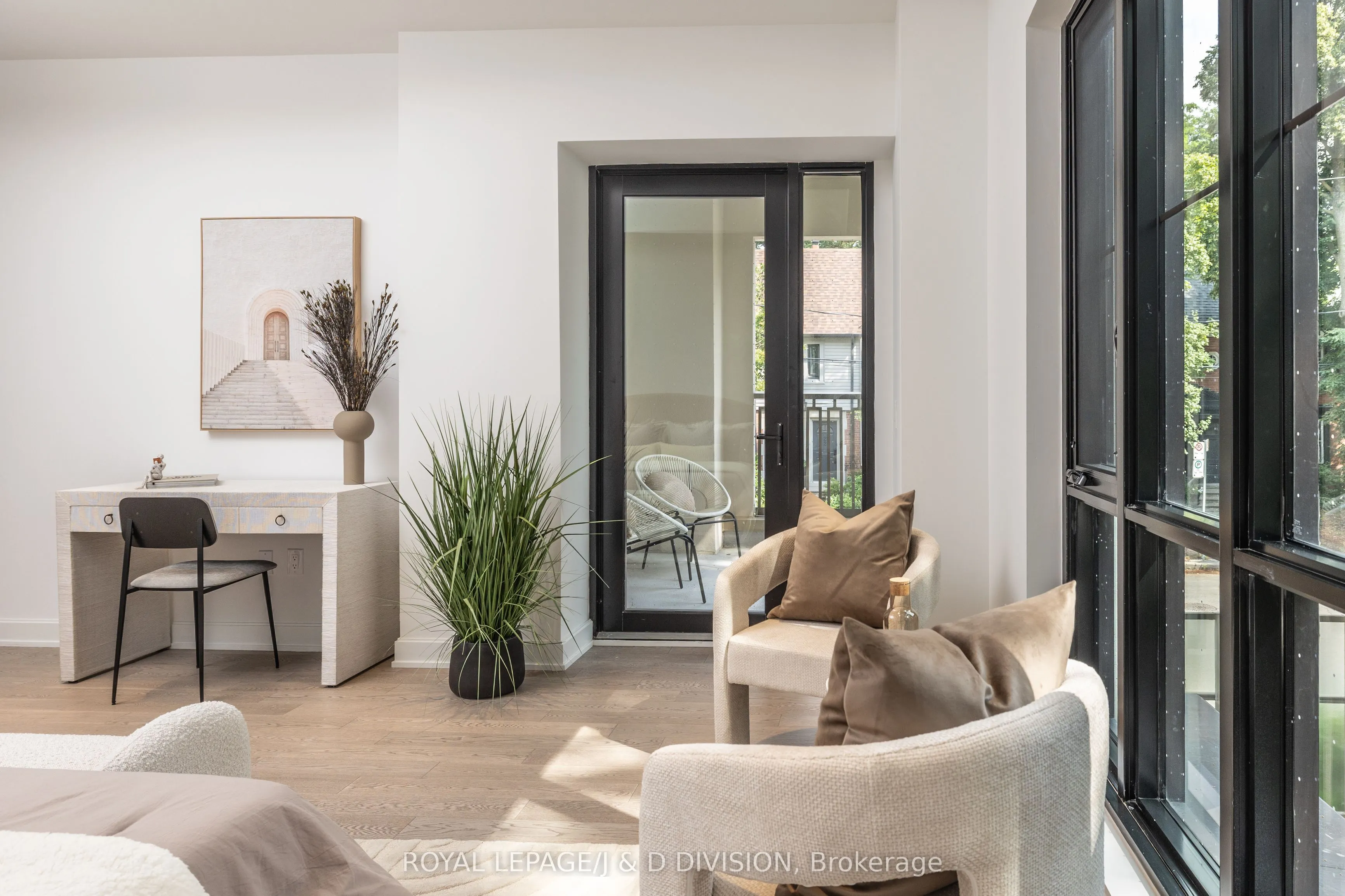 1 Strathgowan Avenue, #TH4