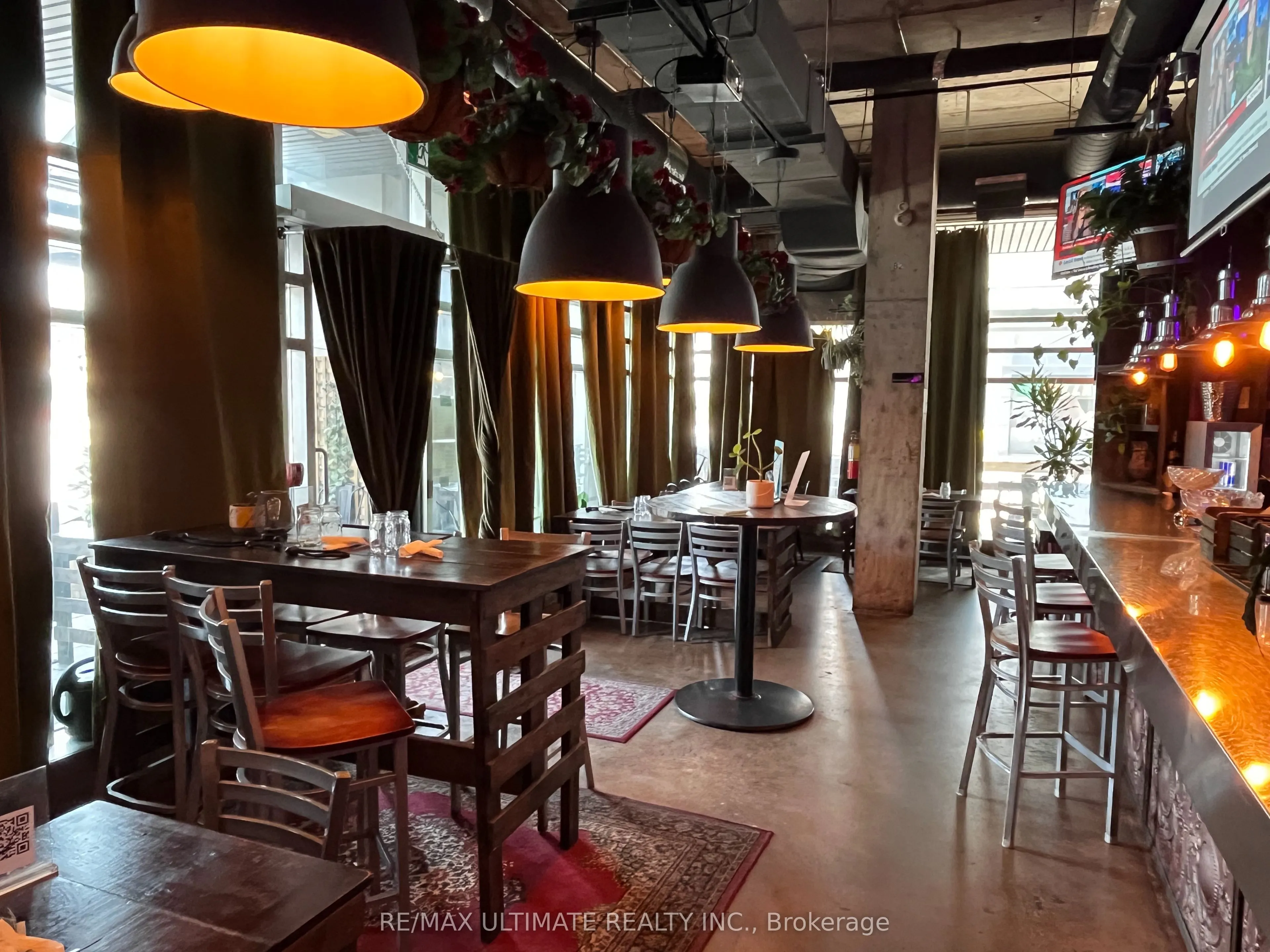 905 King Street W