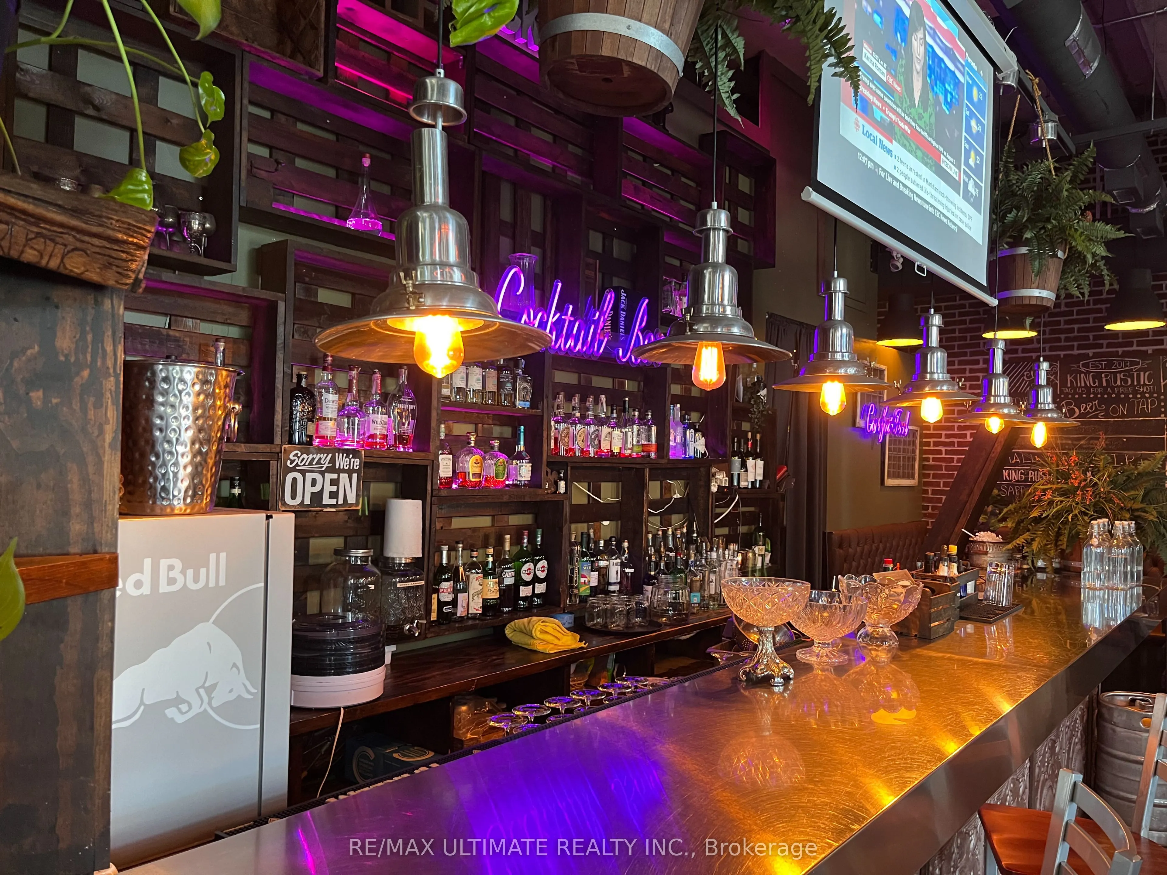 905 King Street W