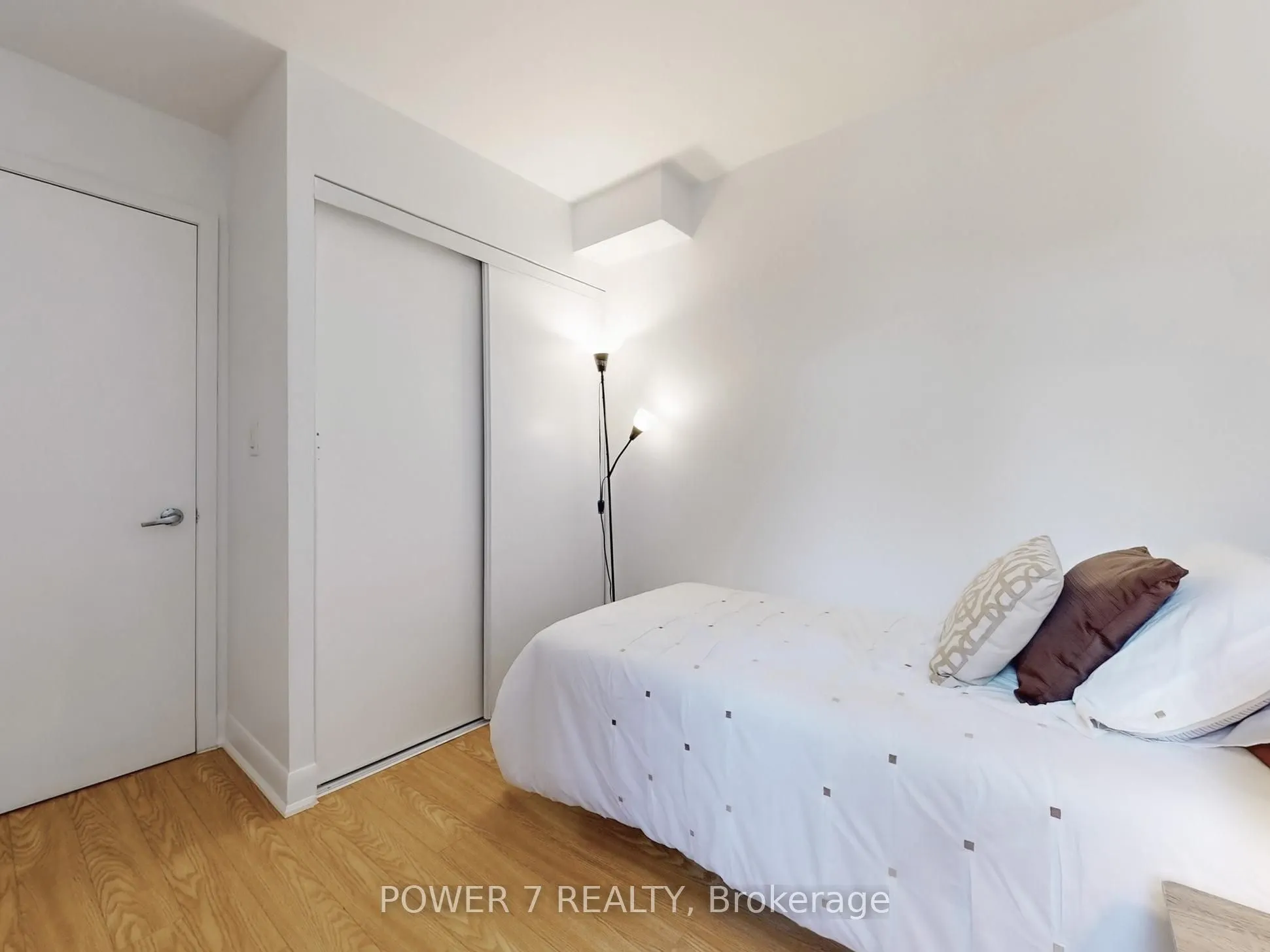 415 Jarvis Street, #389