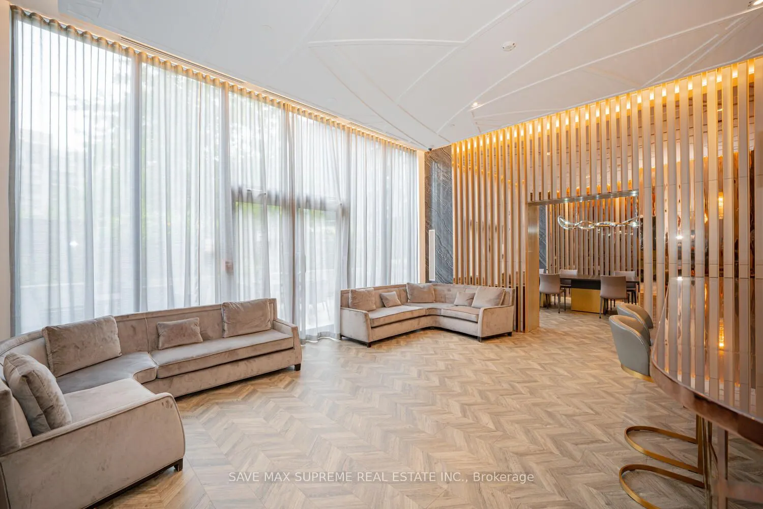 7 Kenaston Gardens E, #220