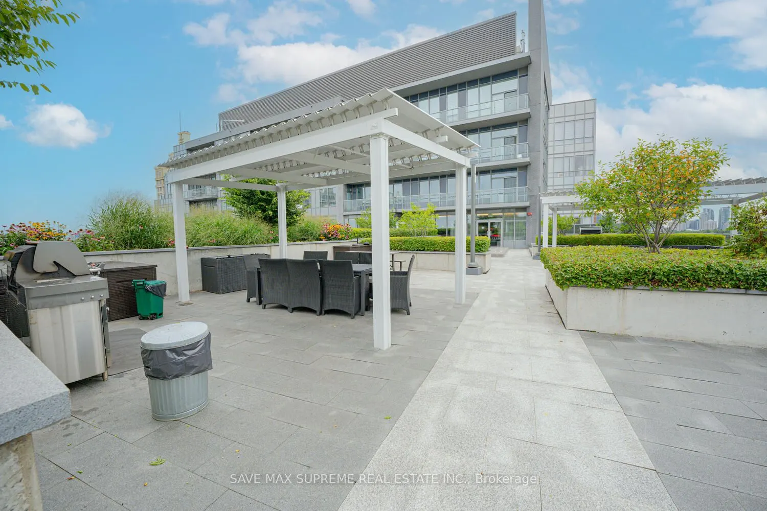 7 Kenaston Gardens E, #220