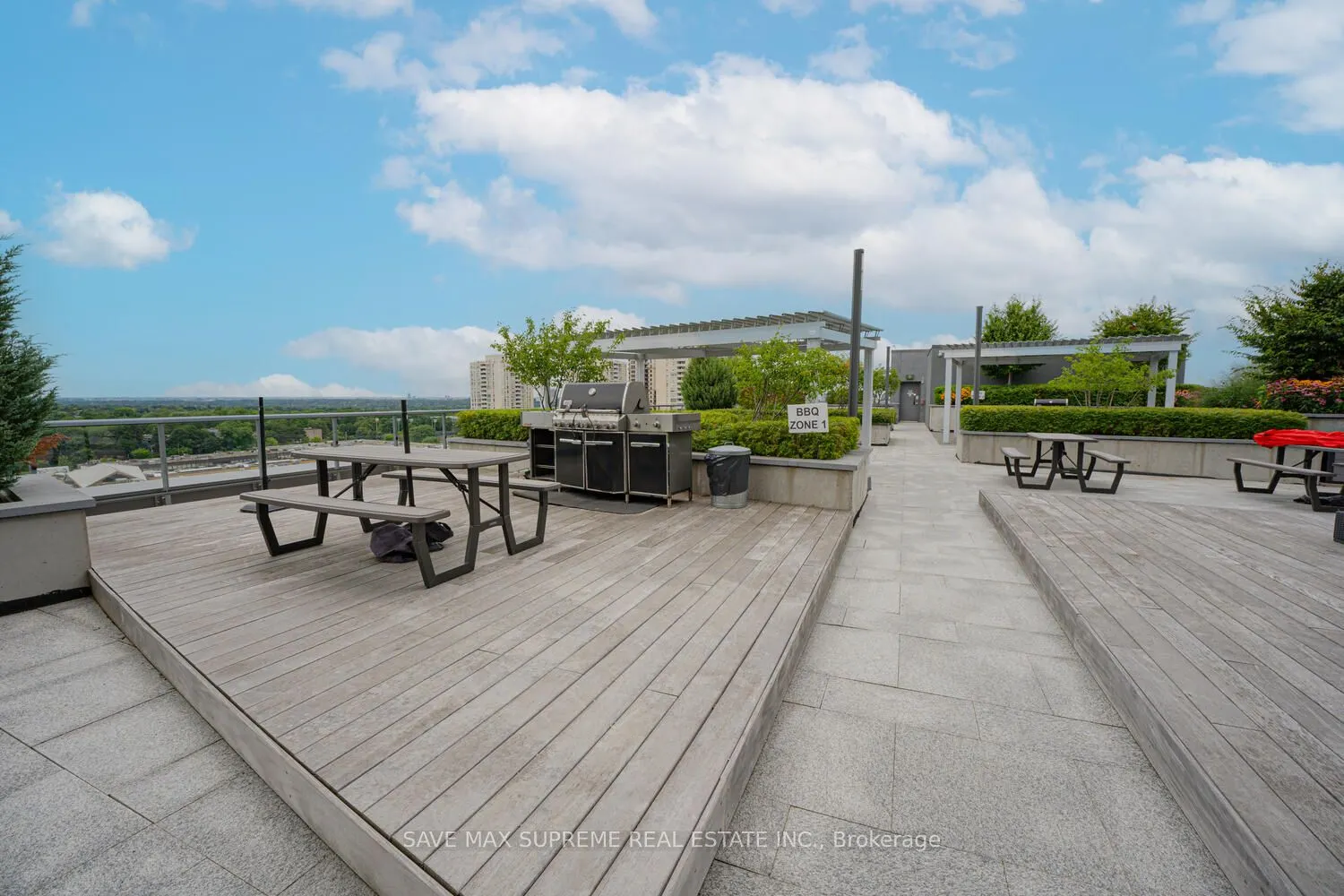 7 Kenaston Gardens E, #220