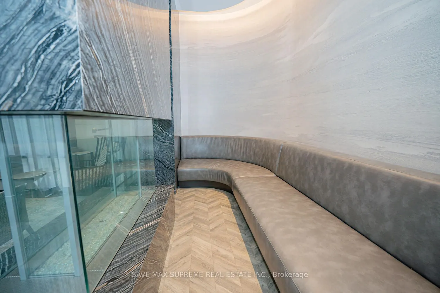 7 Kenaston Gardens E, #220
