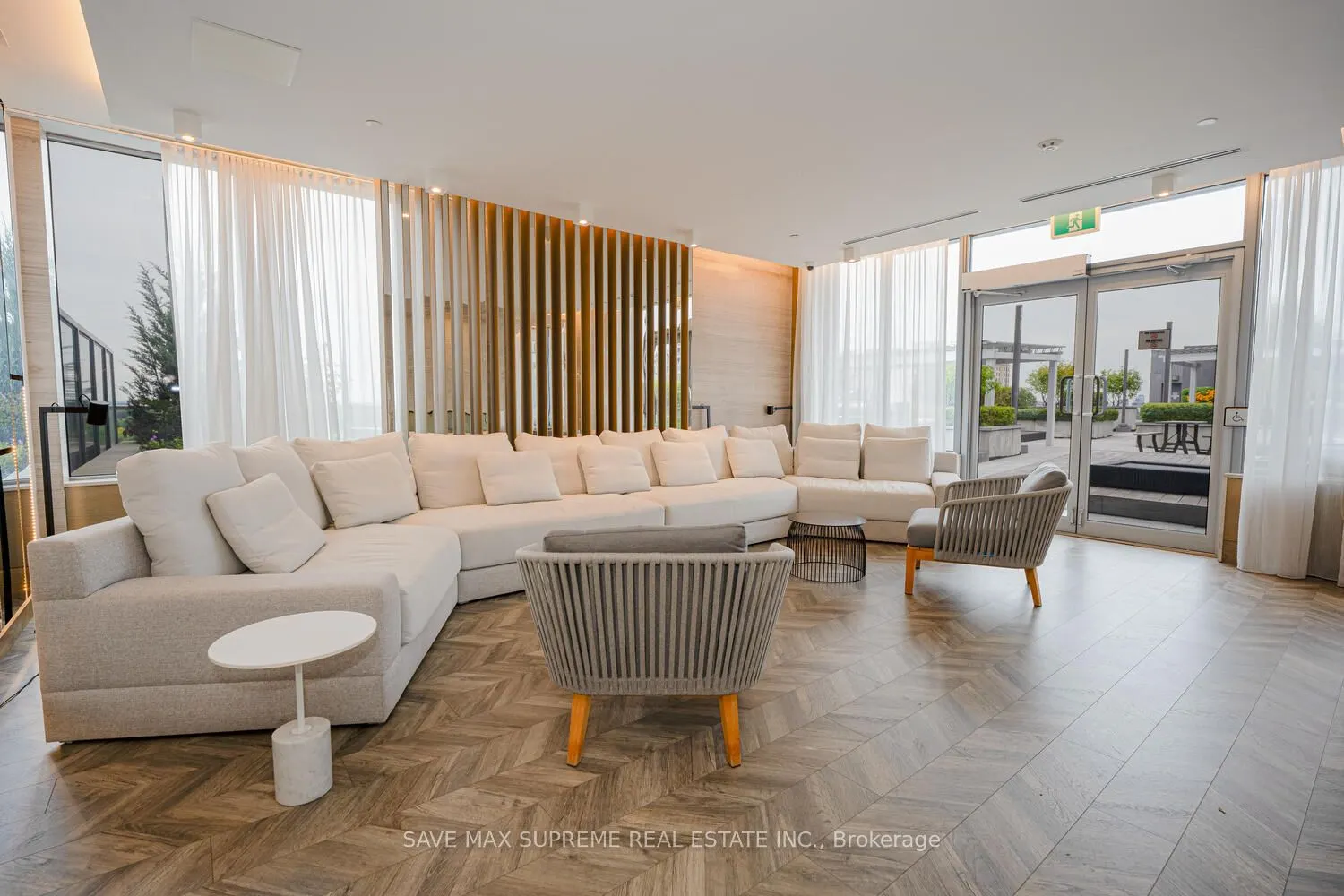 7 Kenaston Gardens E, #220