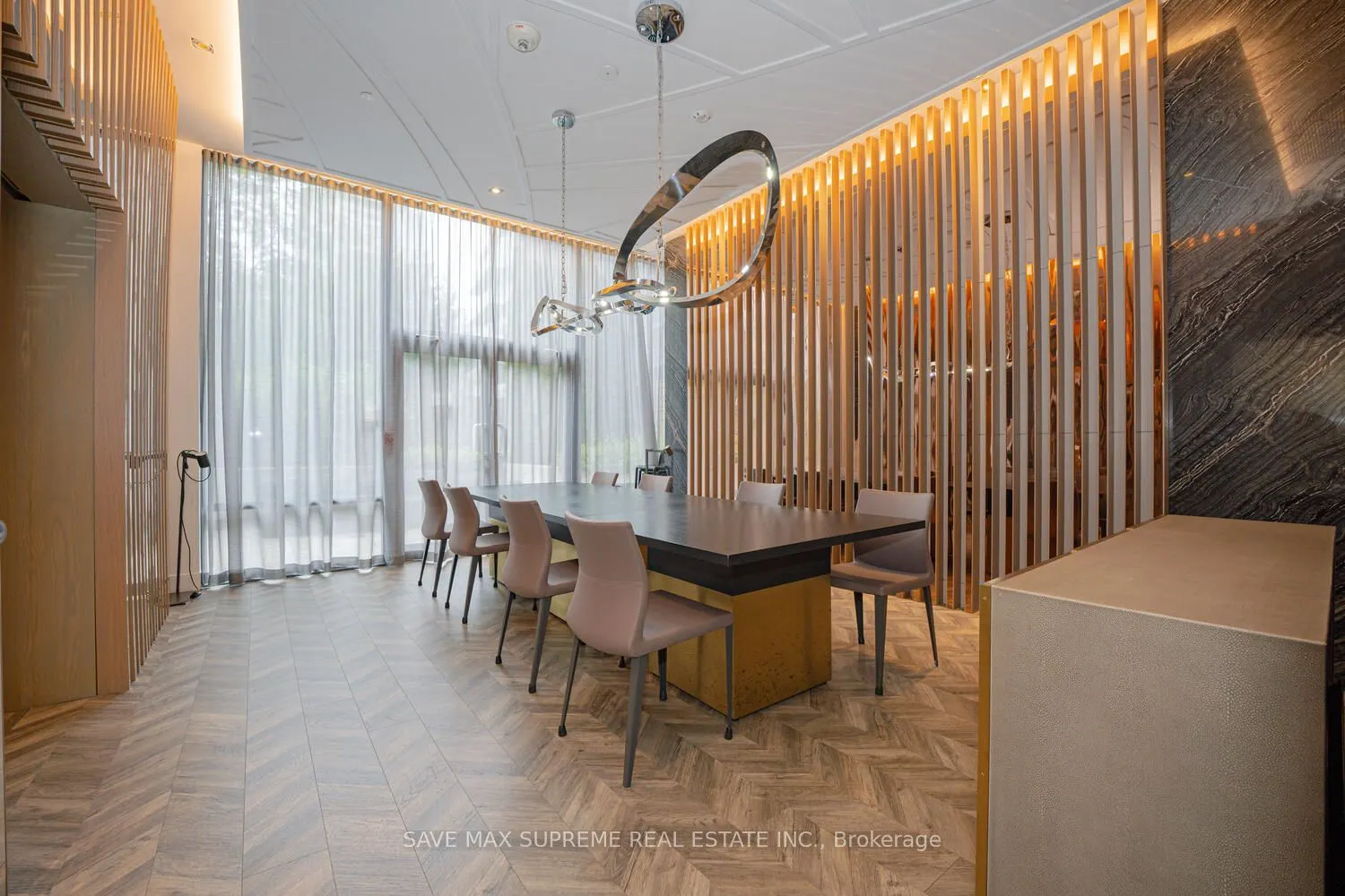 7 Kenaston Gardens E, #220