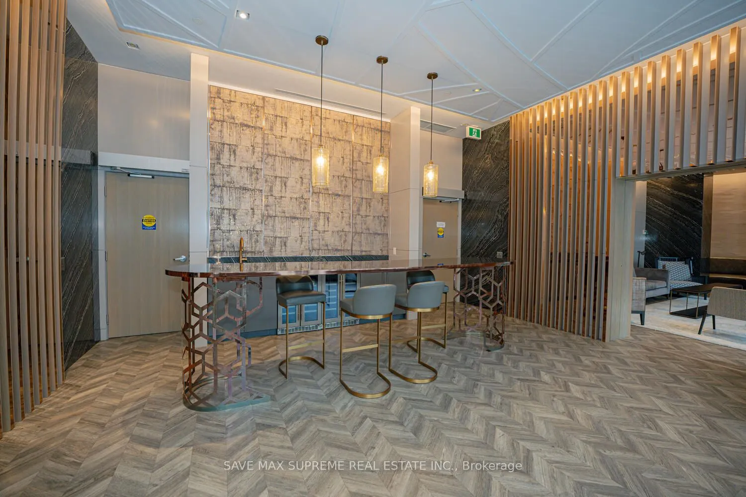 7 Kenaston Gardens E, #220
