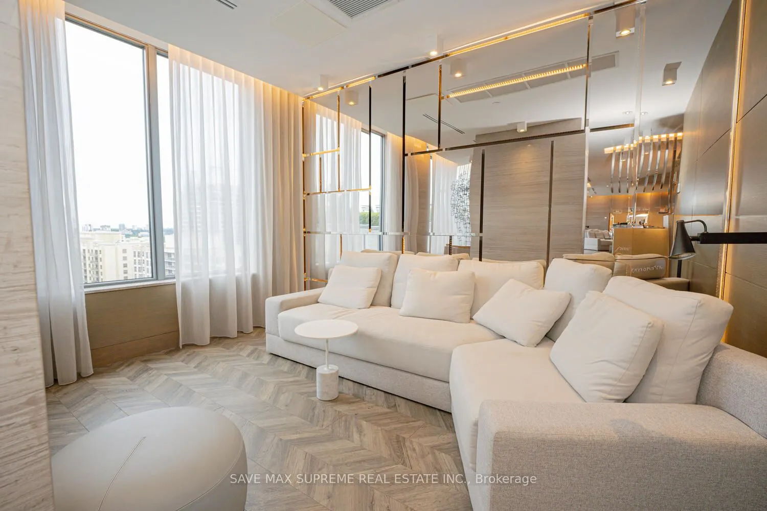 7 Kenaston Gardens E, #220