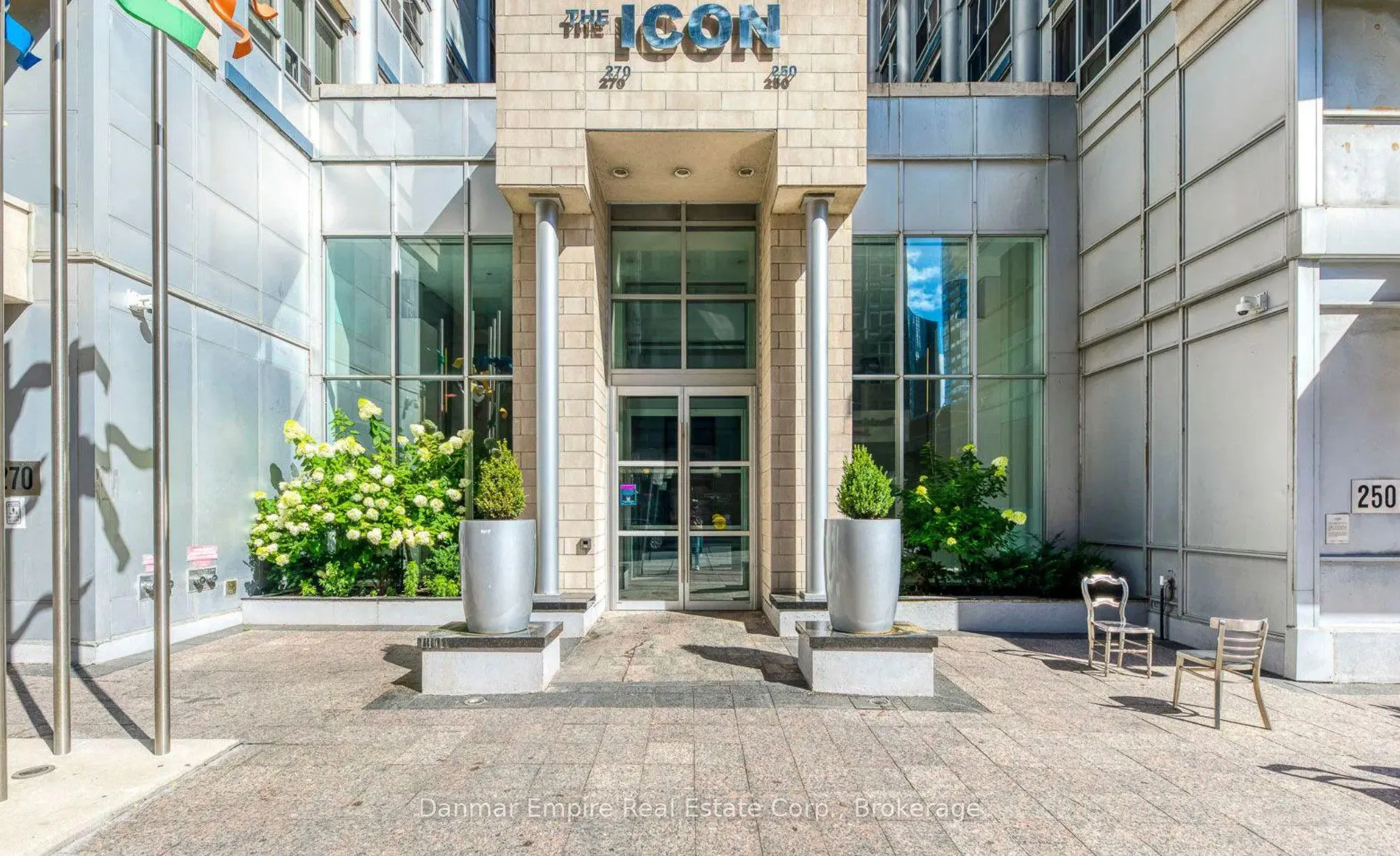 250 Wellington Street W, #1242