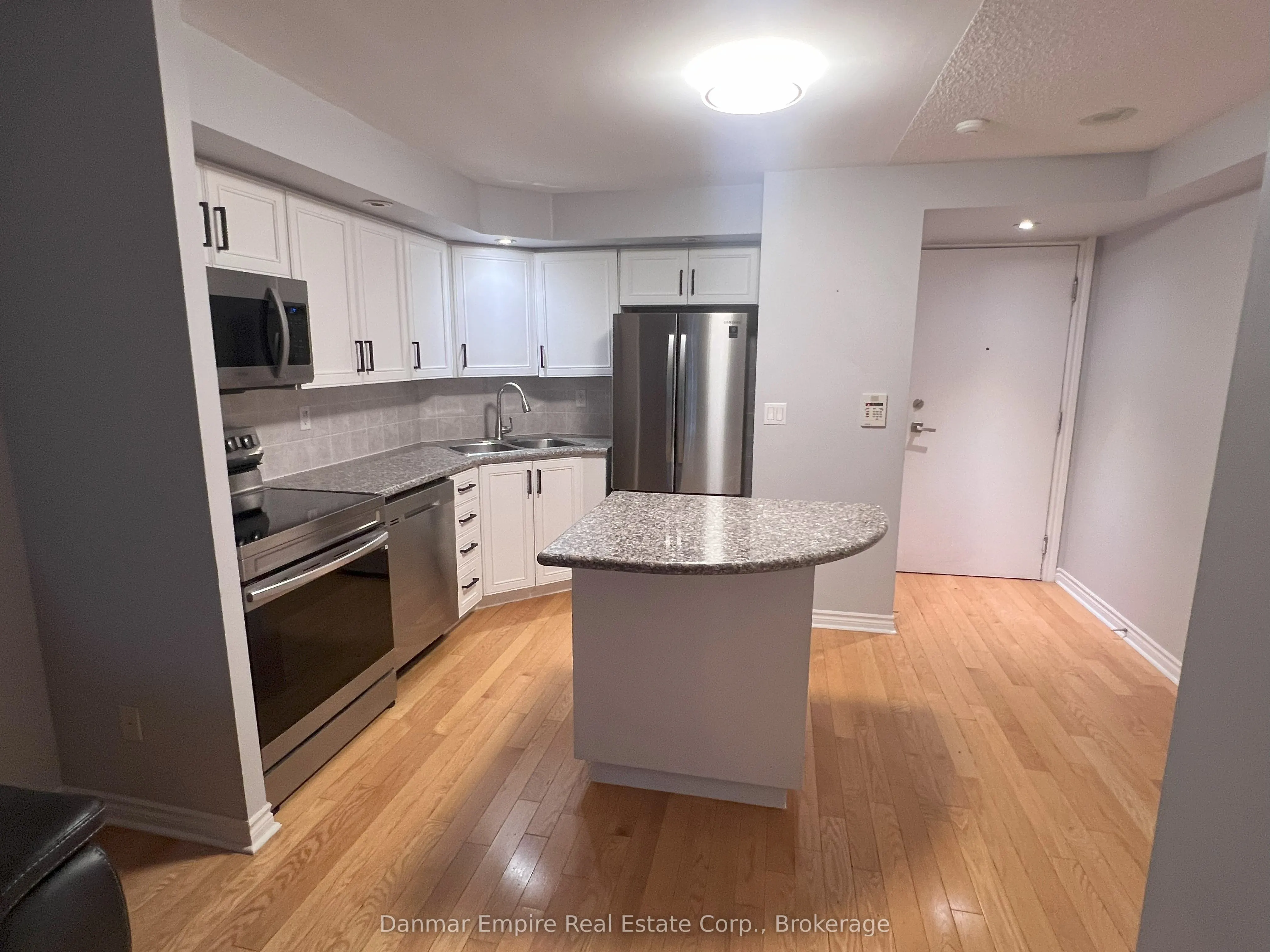 250 Wellington Street W, #1242
