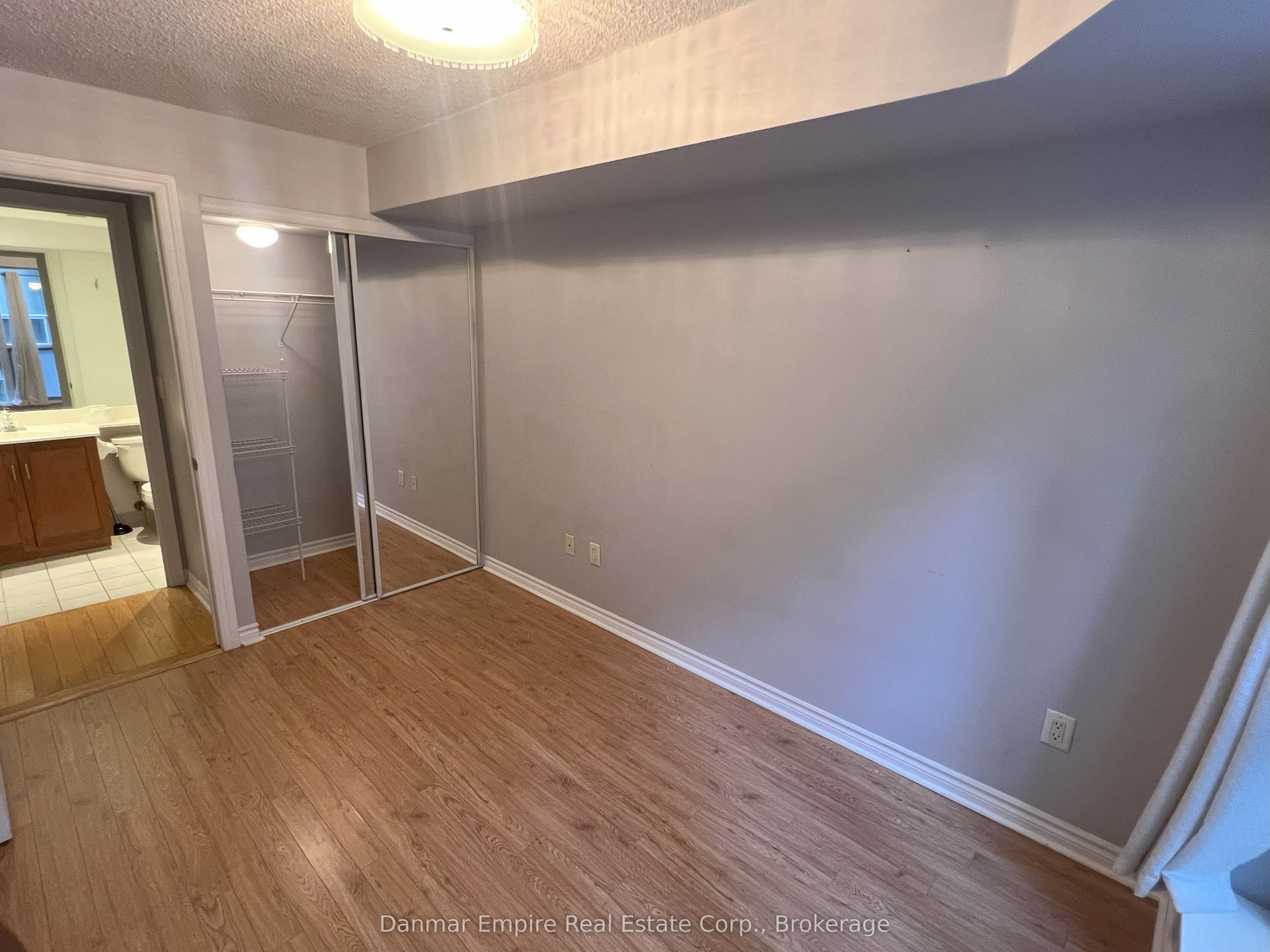 250 Wellington Street W, #1242