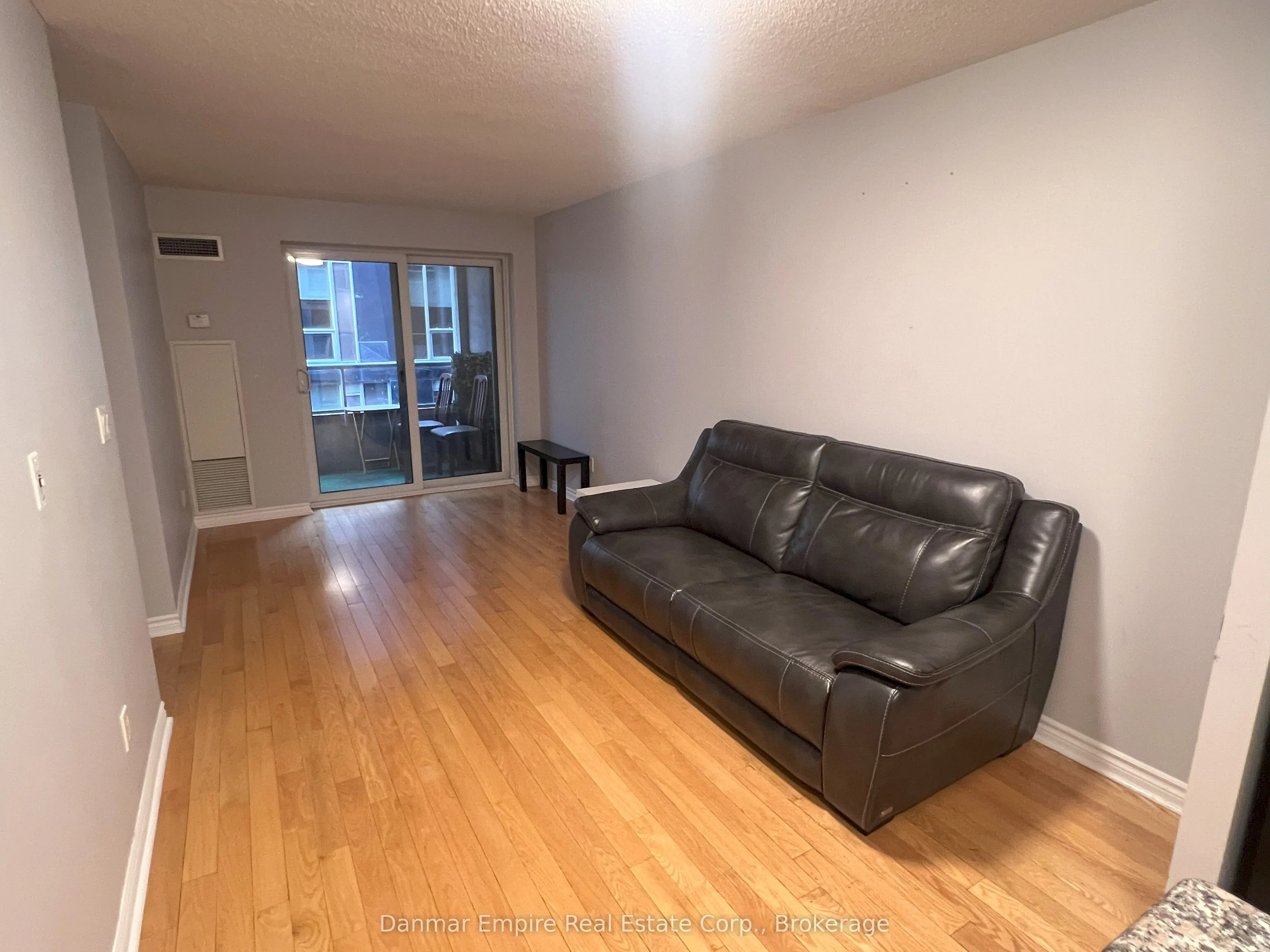 250 Wellington Street W, #1242