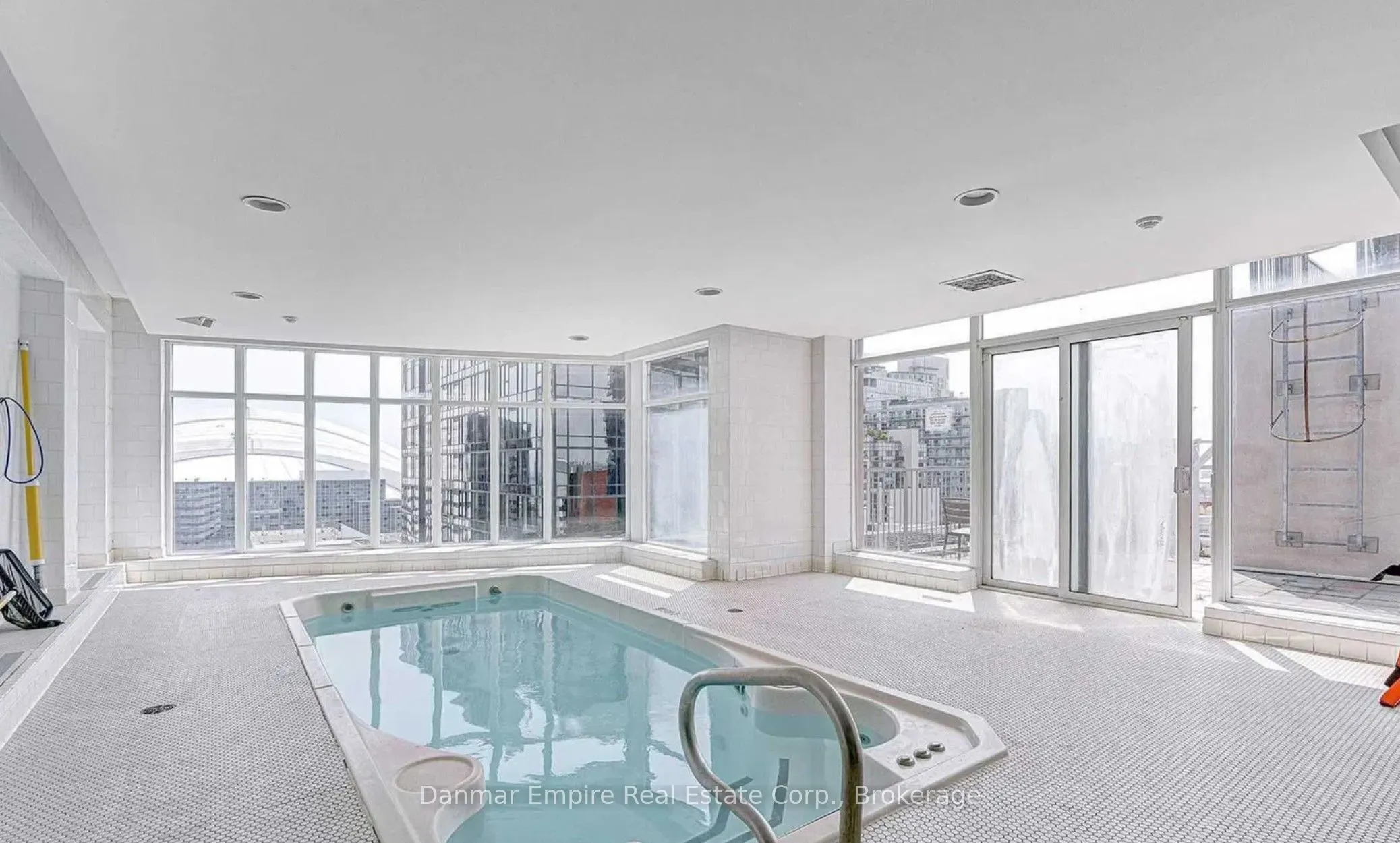250 Wellington Street W, #1242