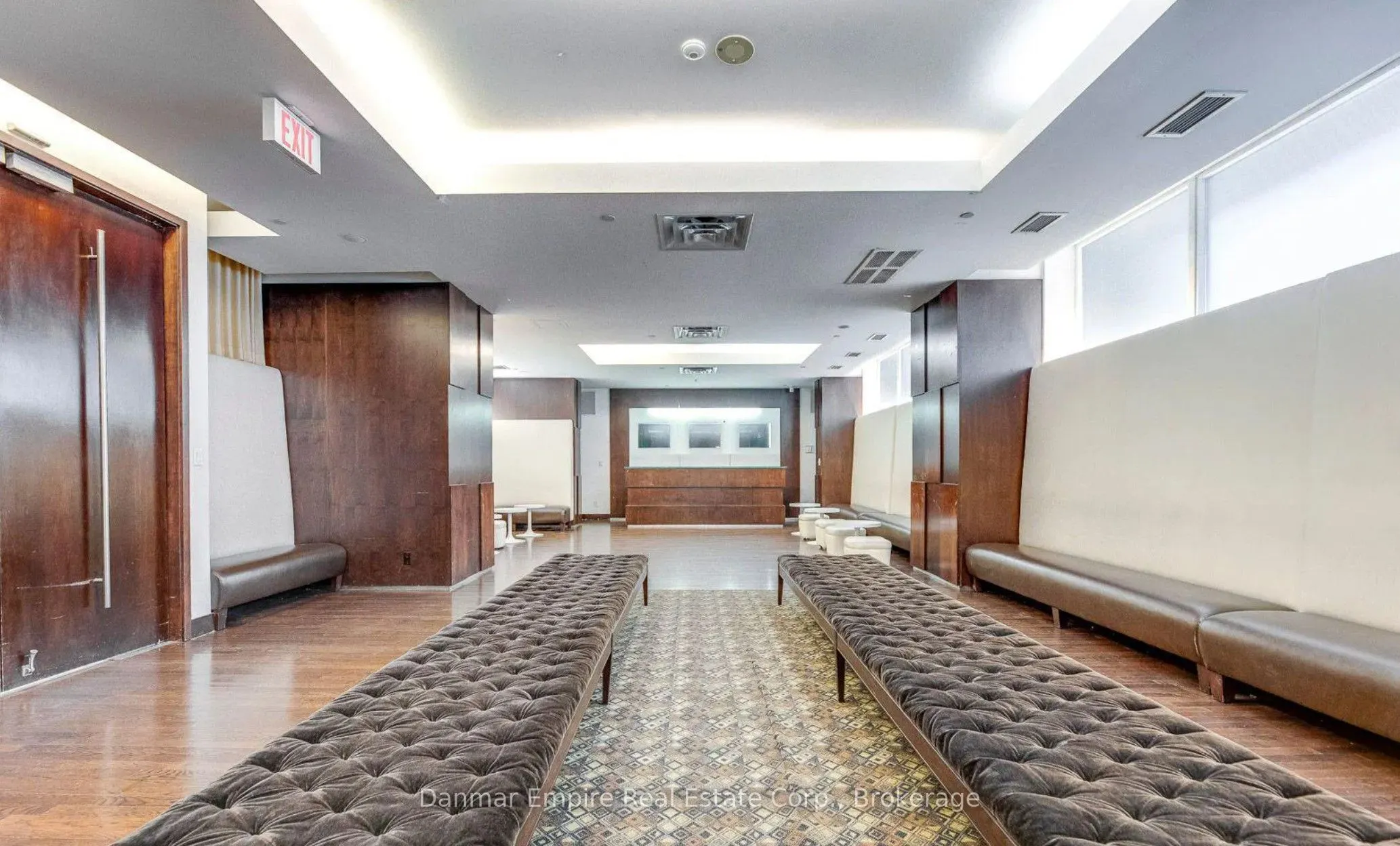 250 Wellington Street W, #1242