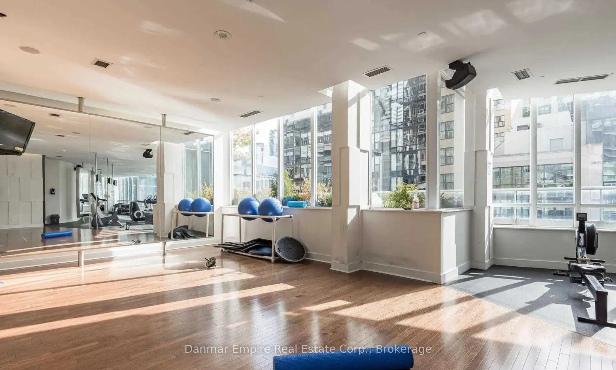 250 Wellington Street W, #1242