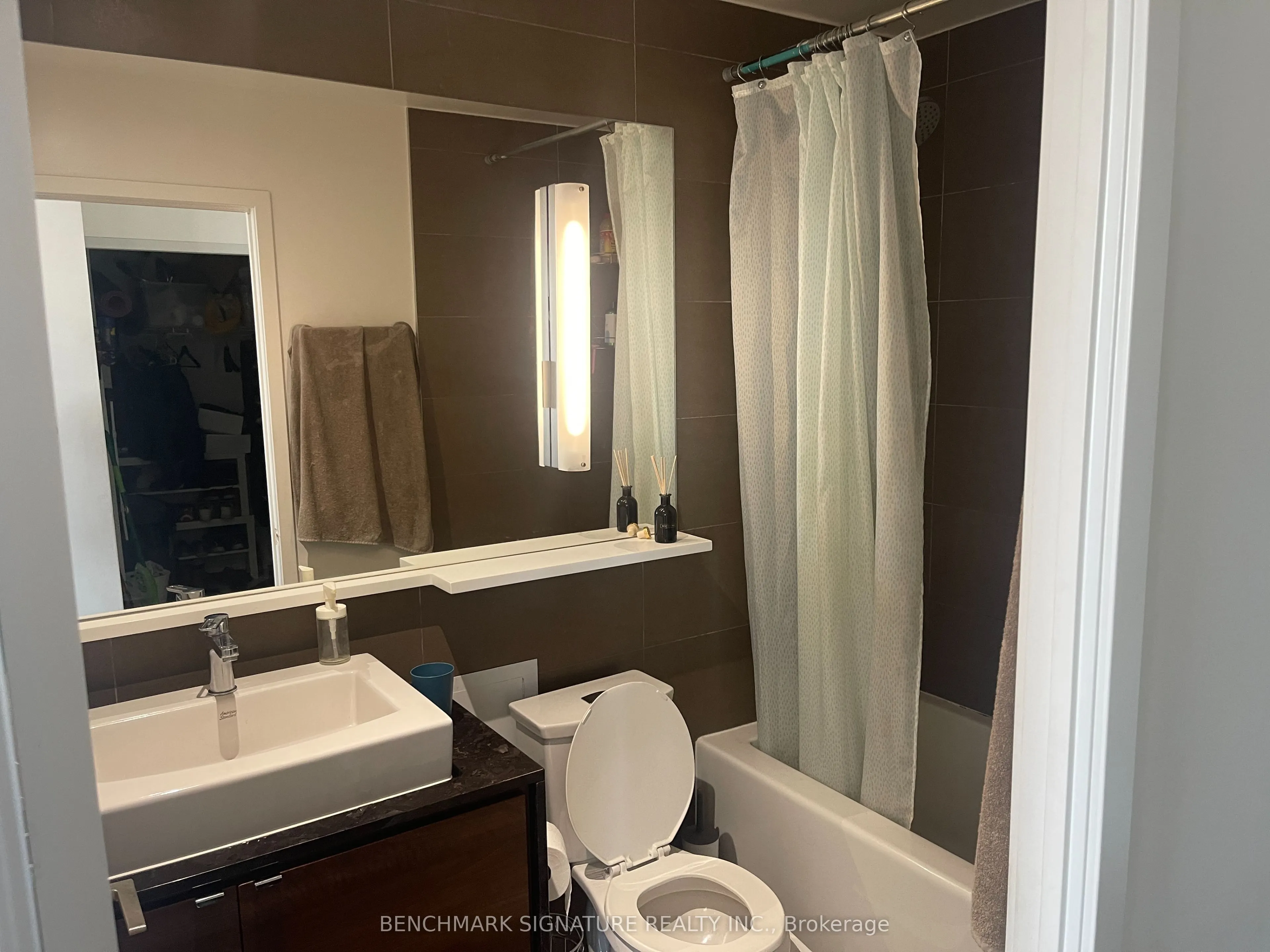 121 Mcmahon Drive, #2701