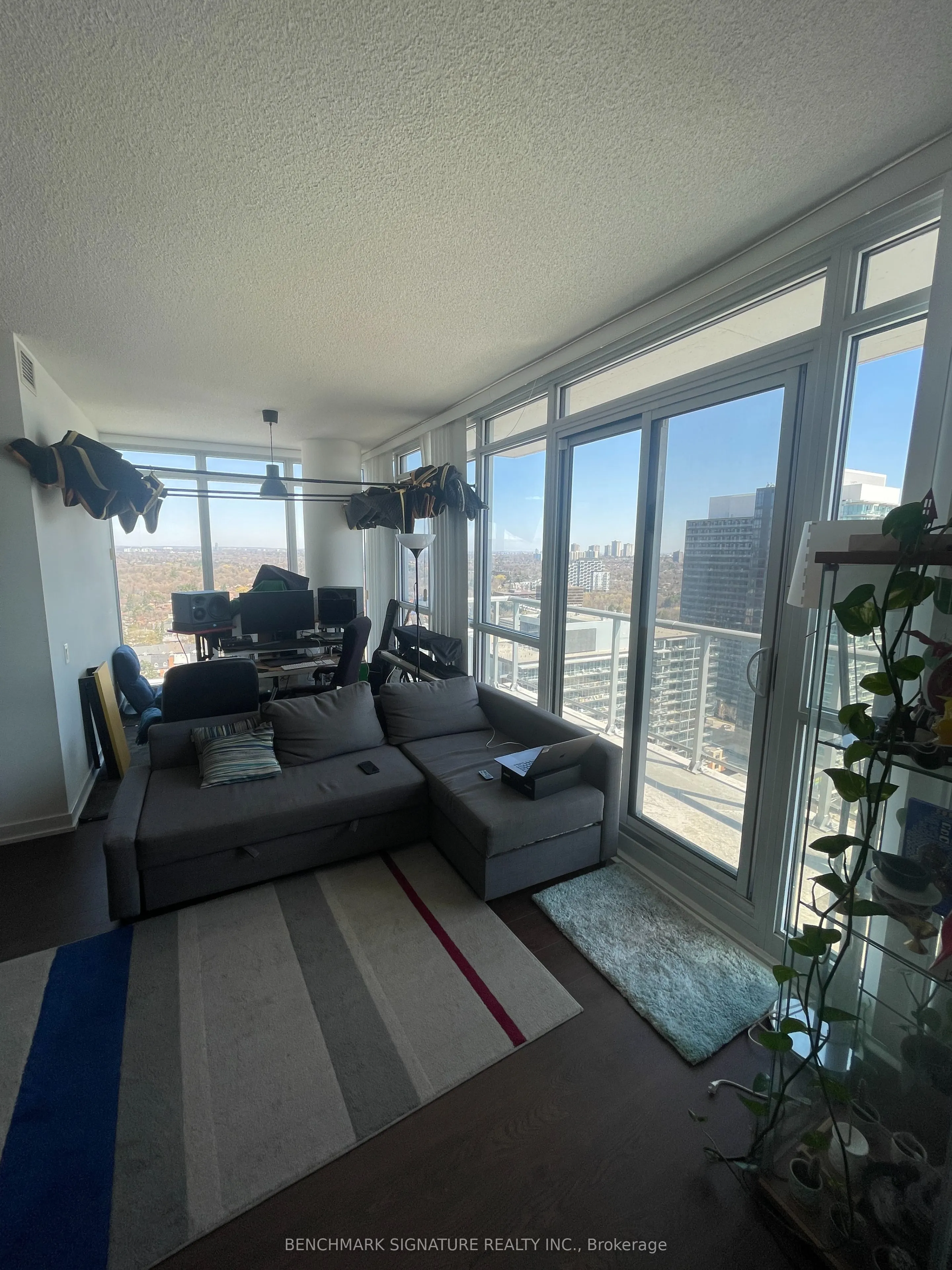 121 Mcmahon Drive, #2701