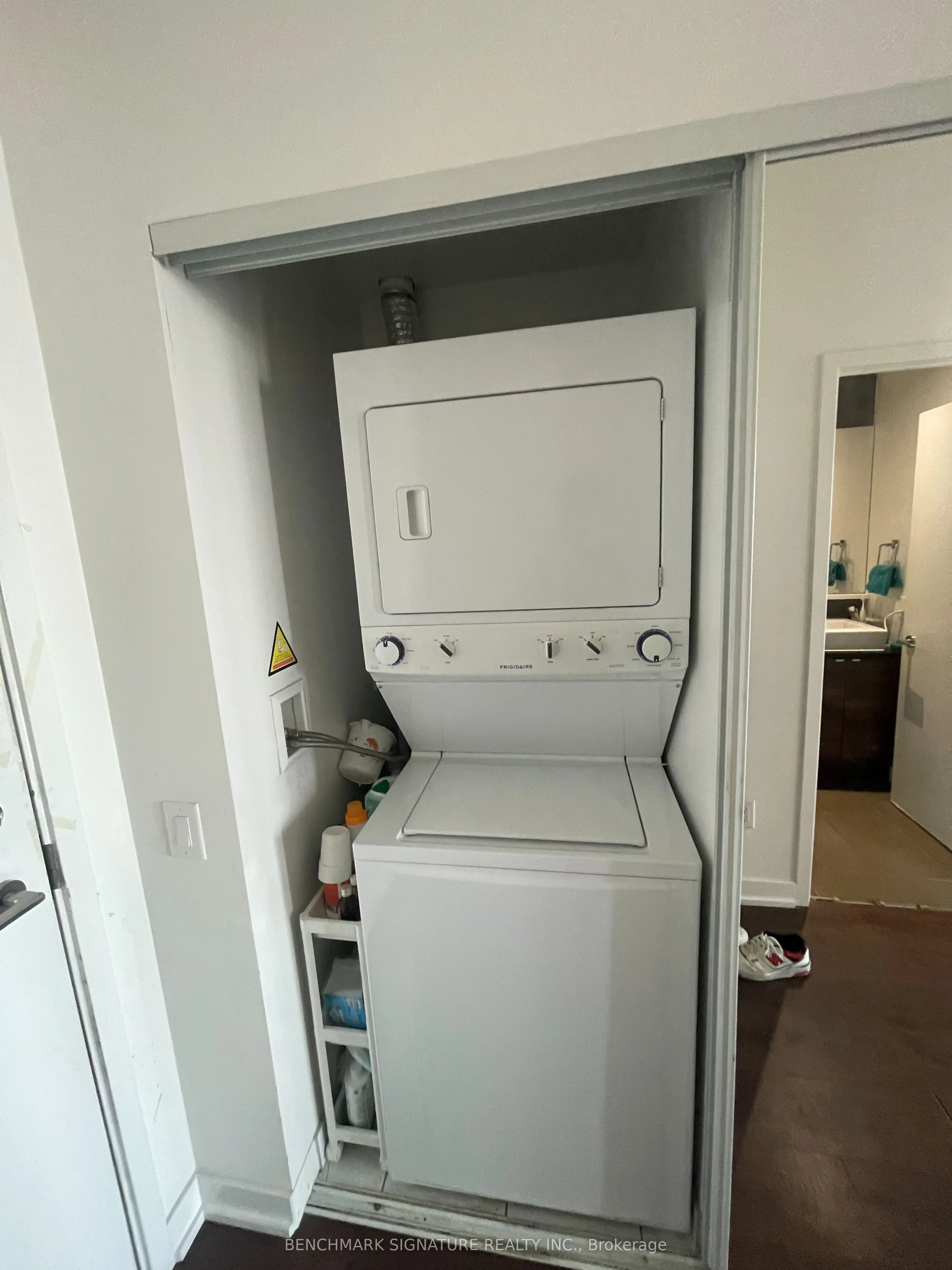 121 Mcmahon Drive, #2701