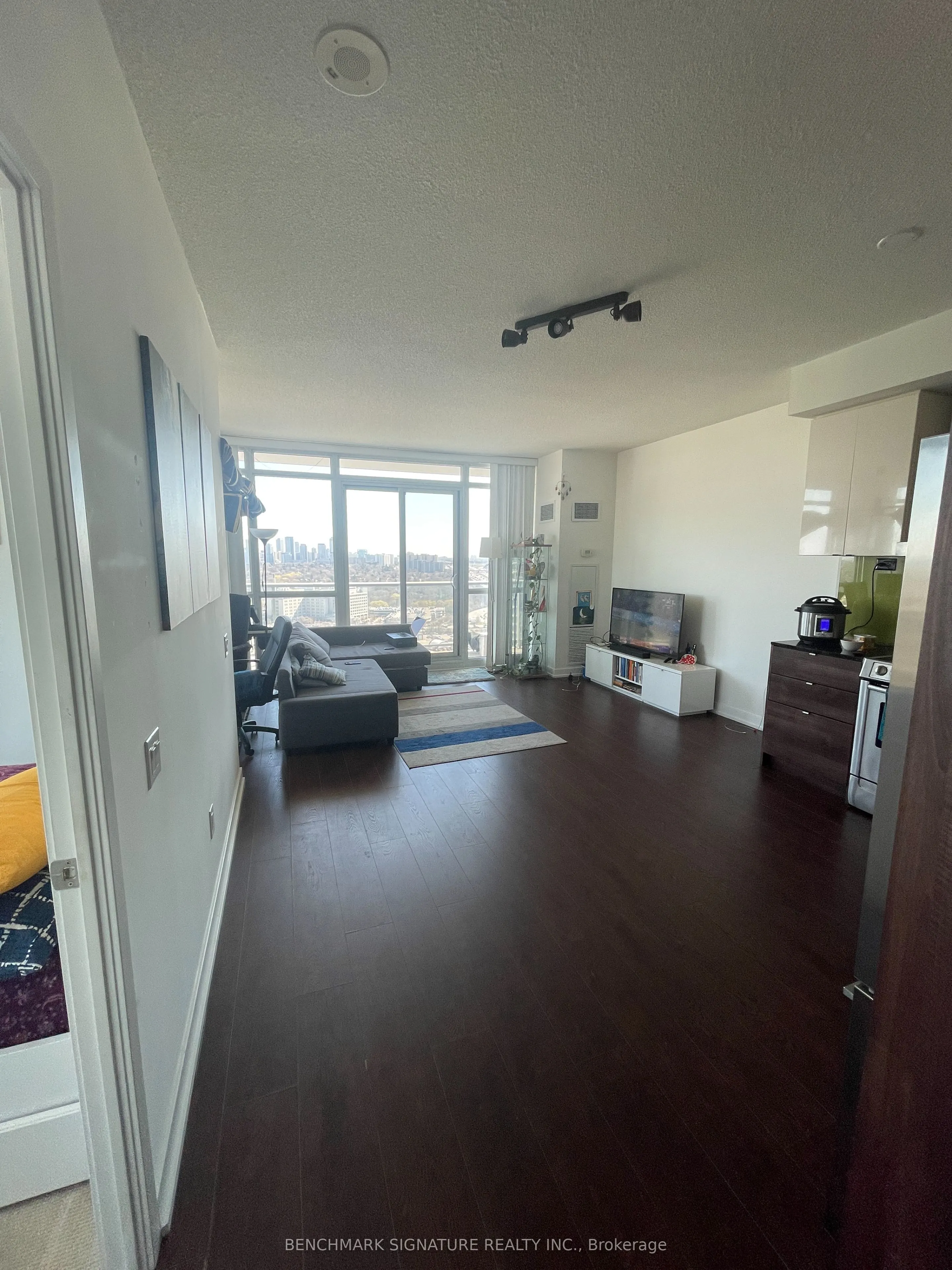 121 Mcmahon Drive, #2701